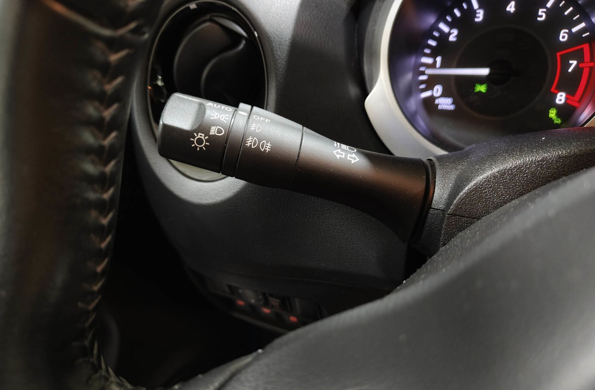 Nissan Juke G Tekna CVT - foto 28