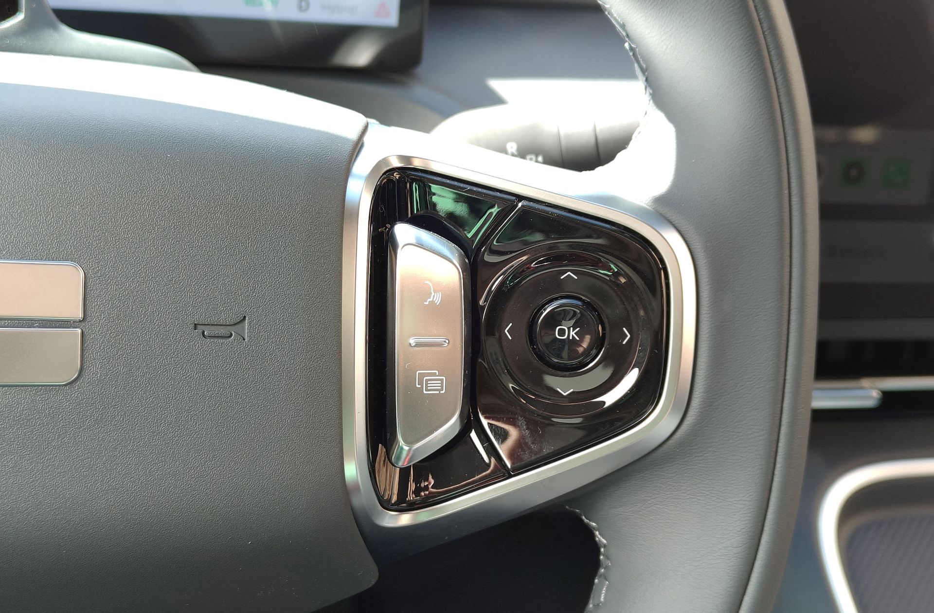 Geely Starray EM-i 1.5 PHEV Pro - foto 31