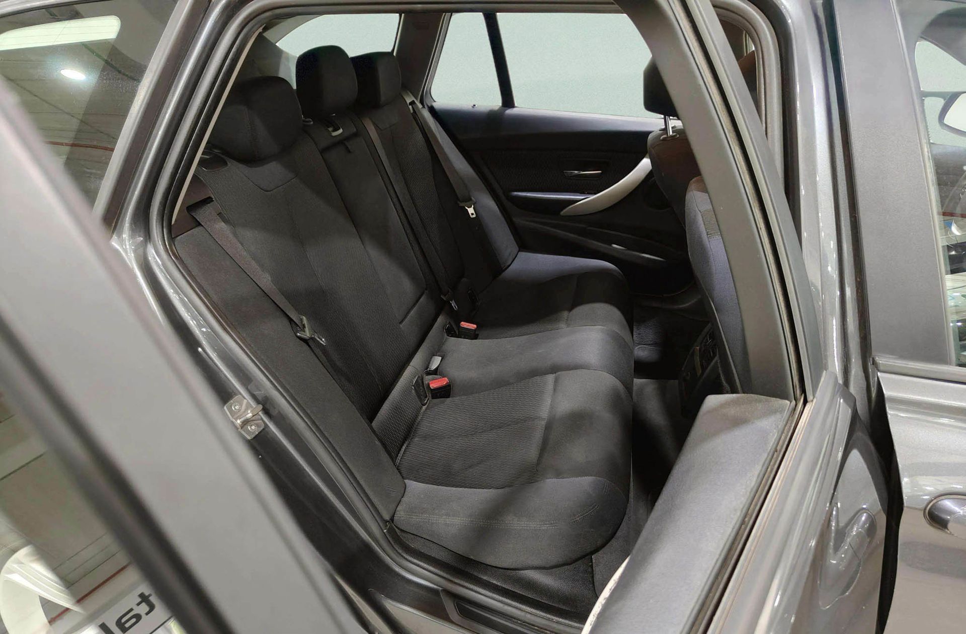 BMW Serie 3 318d Touring - foto 18