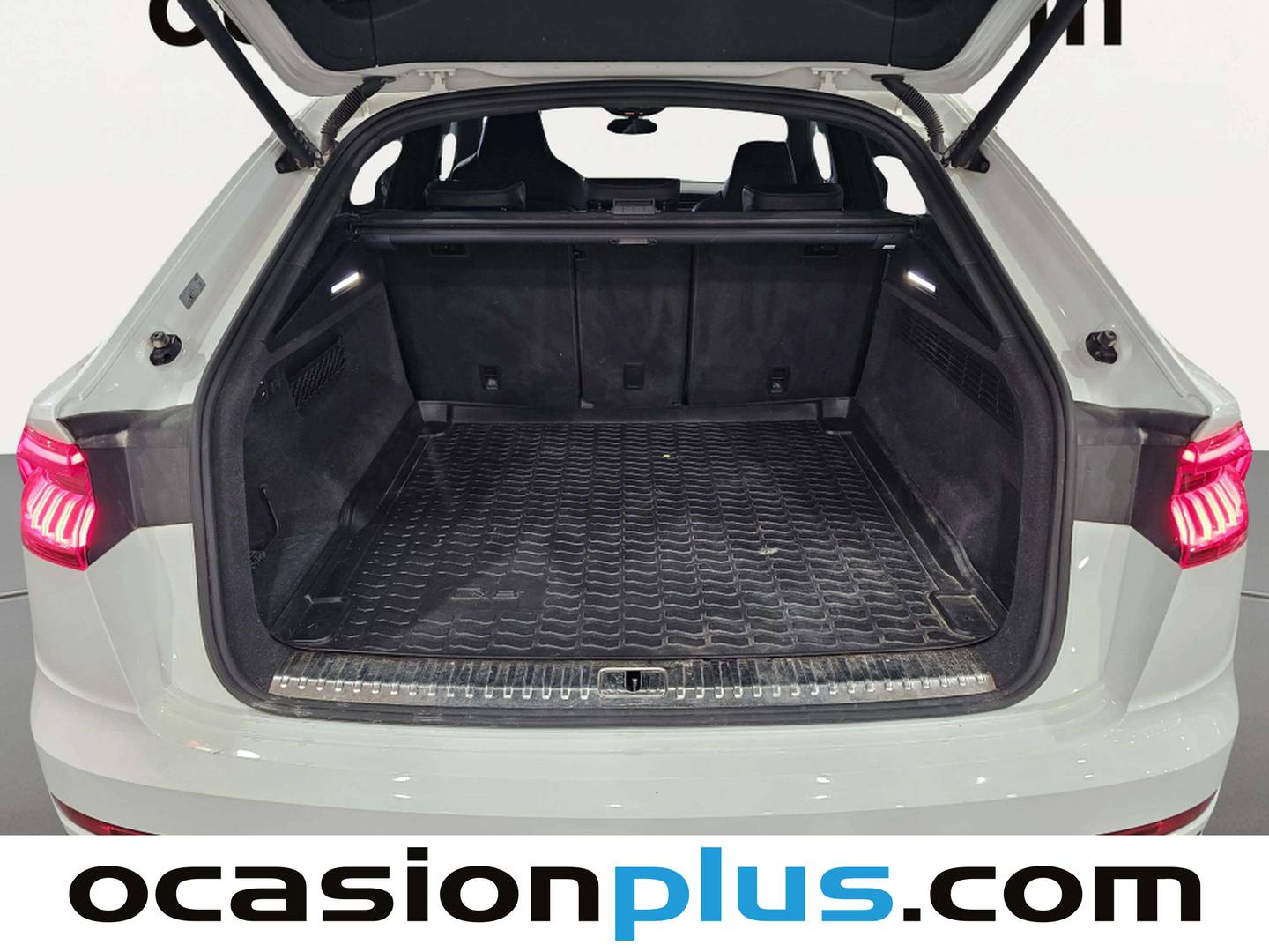 Fotos maletero Audi Q8 Audi Q8 TFSIe TFSIe Black line plus 60 TFSIe quattro (462 CV) tiptronic