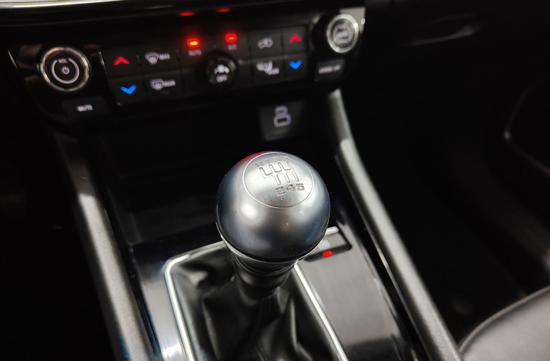Jeep Compass 1.3 Gse Night Eagle FWD - foto 6