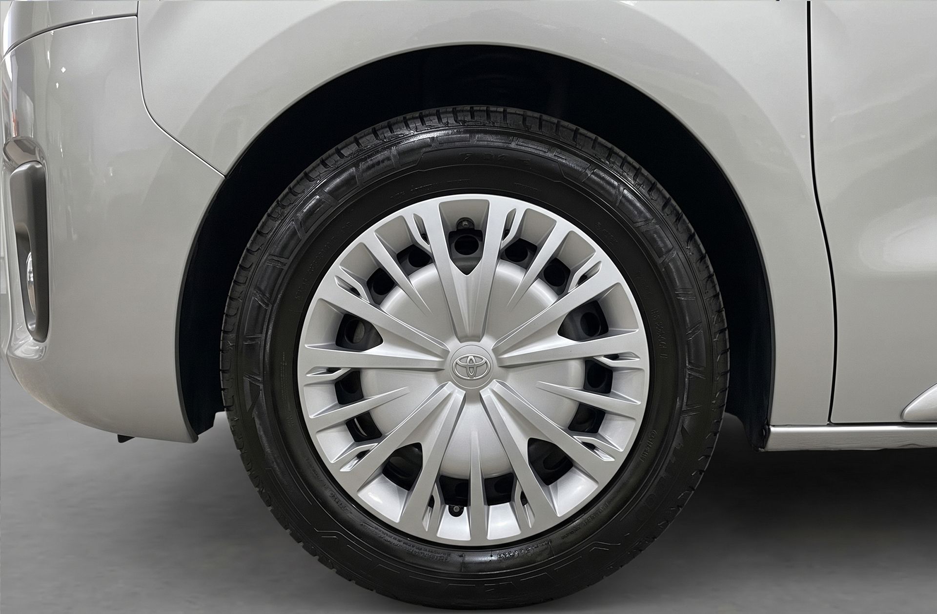 Toyota Proace Verso 2.0D VX Plus Shuttle L1 9 plazas - foto 31