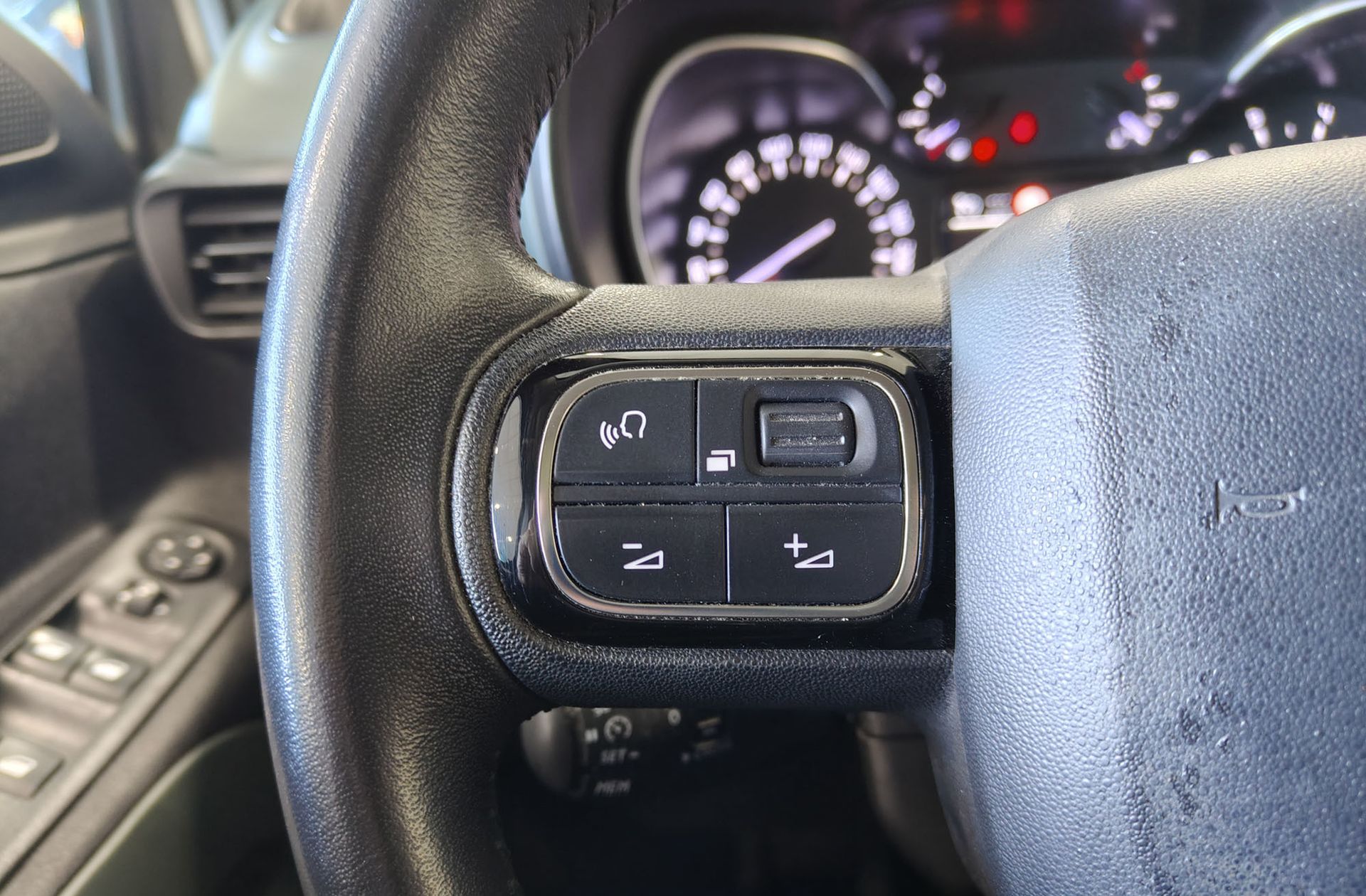 Citroën Berlingo BlueHDi 100 Talla M Shine - foto 27