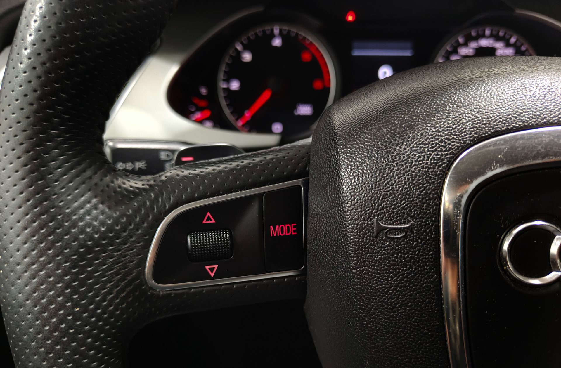Audi A4 Avant 2.0 TDI multitronic - foto 28