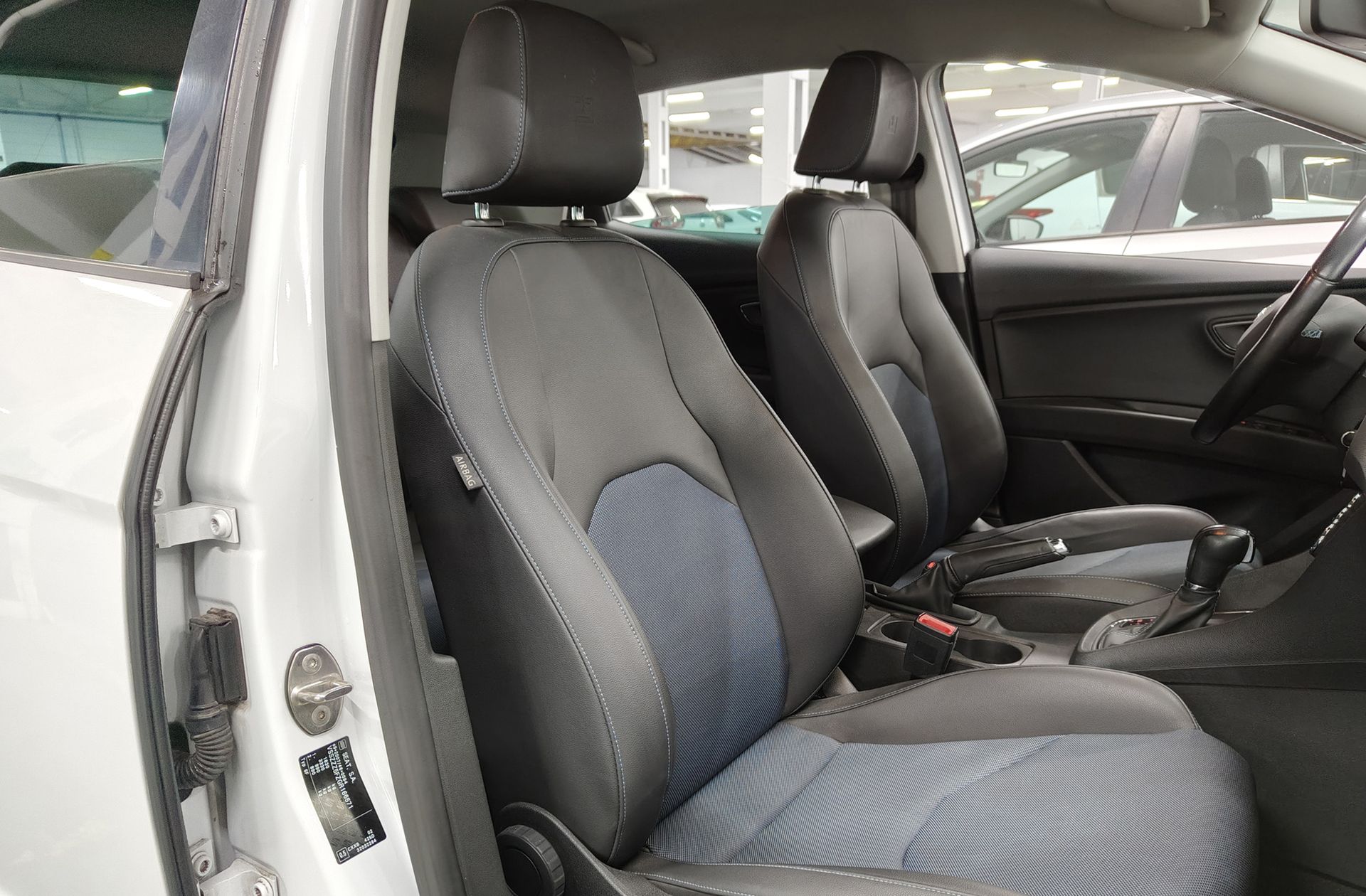 SEAT León 1.6 TDI Style Connect Plus DSG - foto 17