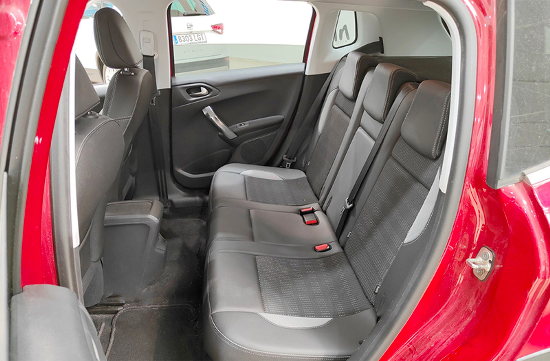 Peugeot 2008 BlueHDi 120 Allure - foto 12