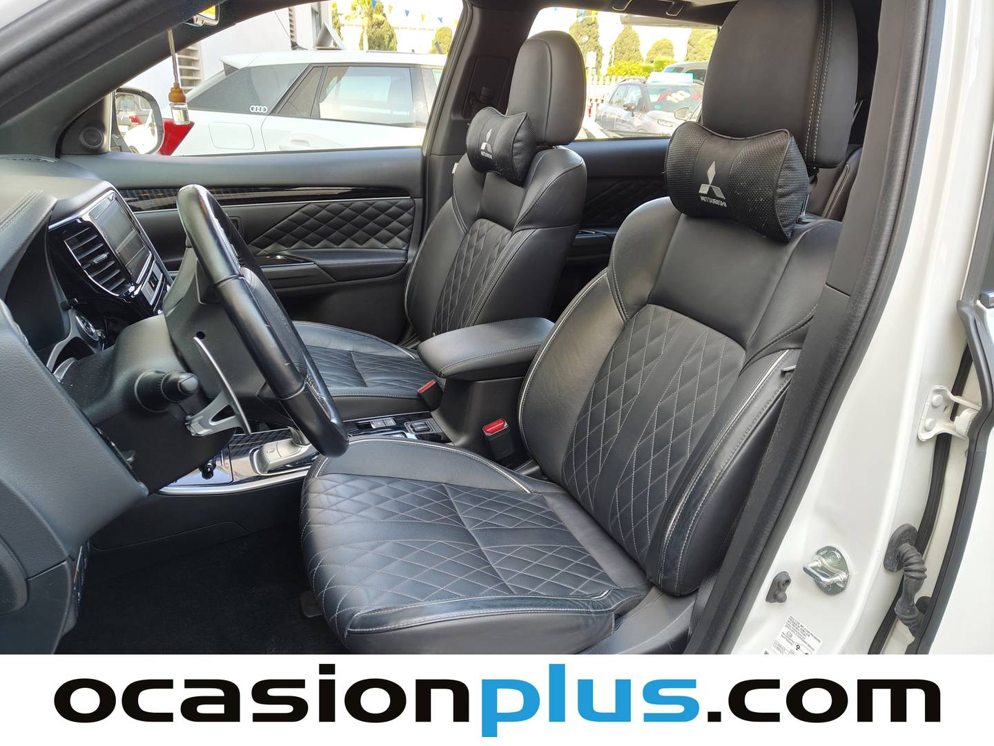 Foto asientos delanteros Mitsubishi Outlander Mitsubishi Outlander 2.4 PHEV Kaiteki+ 4WD Auto (224 CV)