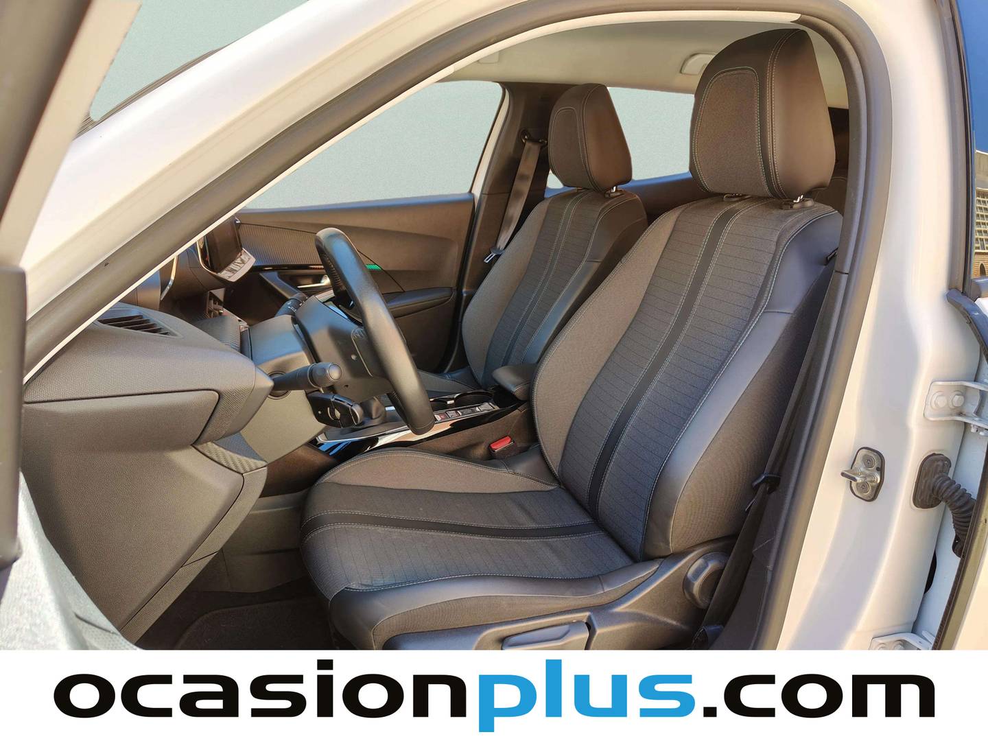 Foto asientos delanteros Peugeot 2008 Peugeot 2008 PureTech 100 S&S Allure (100 CV)