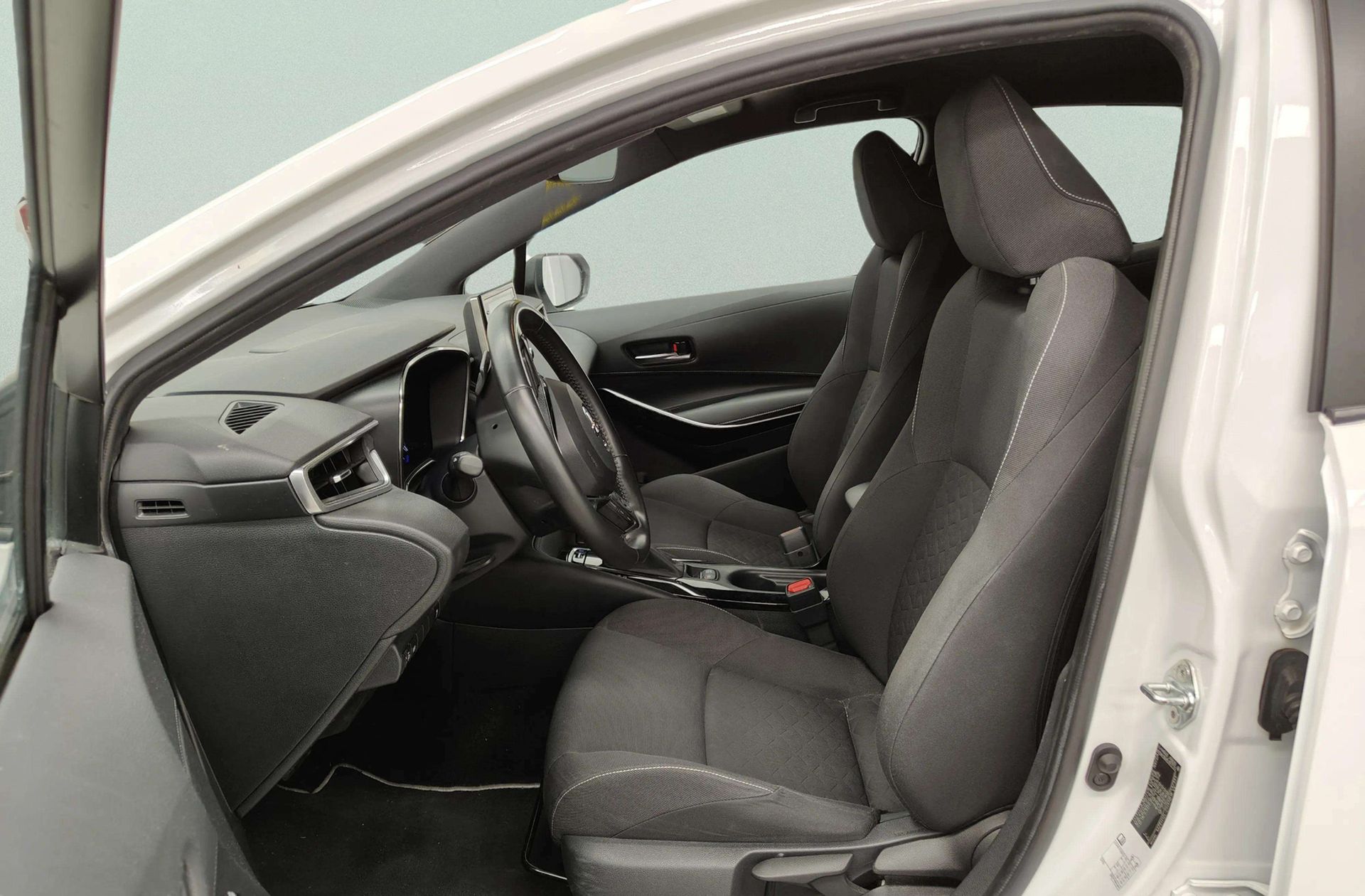 Toyota Corolla 180H FEEL! E-CVT - foto 12