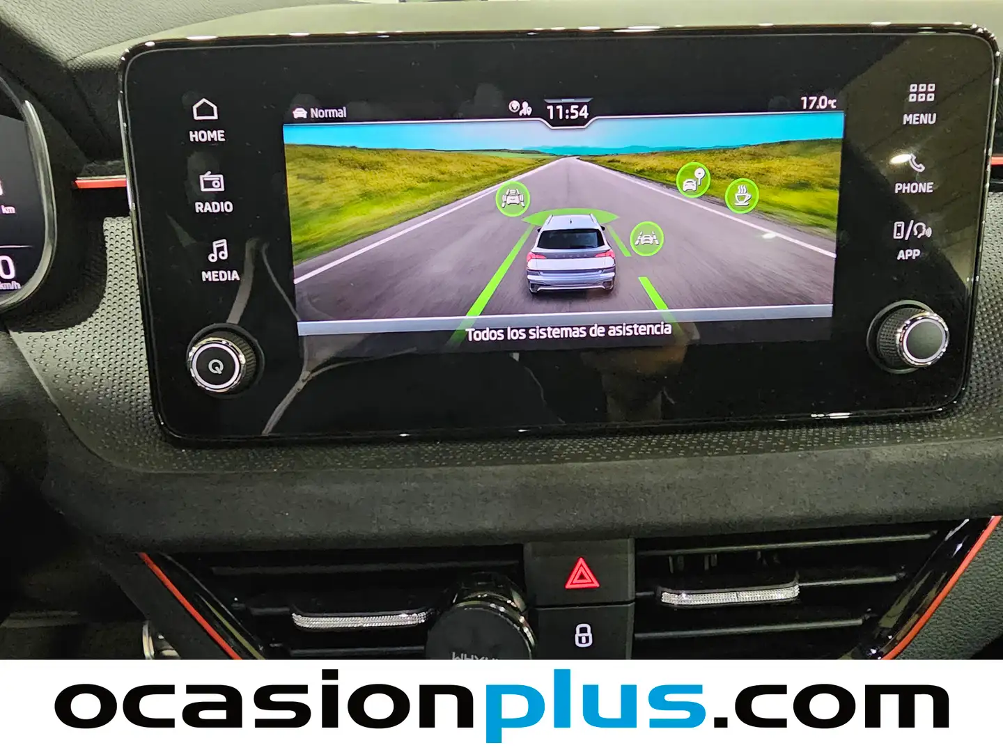 Foto Skoda Kamiq Skoda Kamiq 1.5 TSI Sport DSG (150 CV)