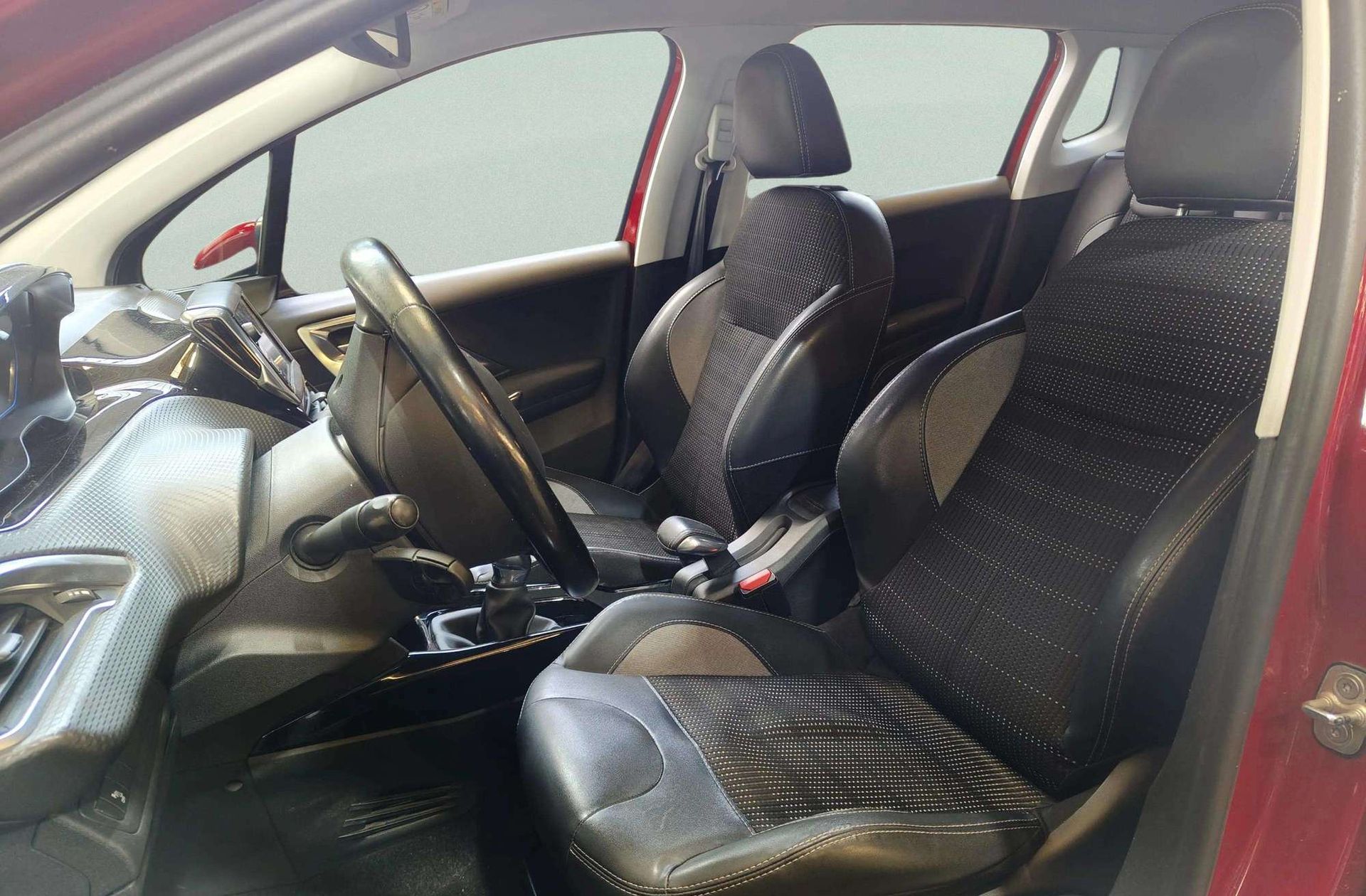 Peugeot 2008 BlueHDi 100 Allure - foto 11