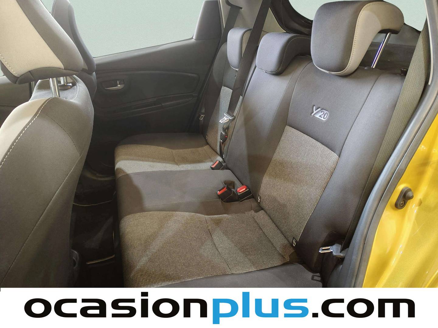 Foto asientos traseros Toyota Yaris Toyota Yaris 1.5 100H Feel 20 Aniversario (100 CV)