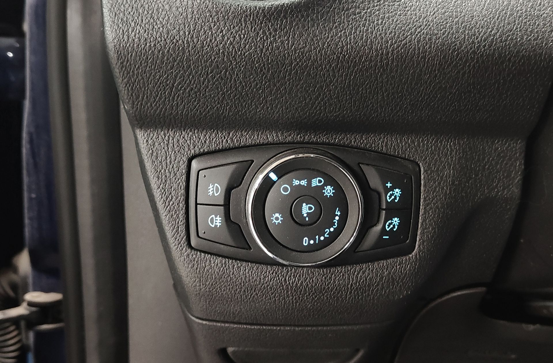Ford Tourneo Courier 1.0 EcoBoost Titanium - foto 10