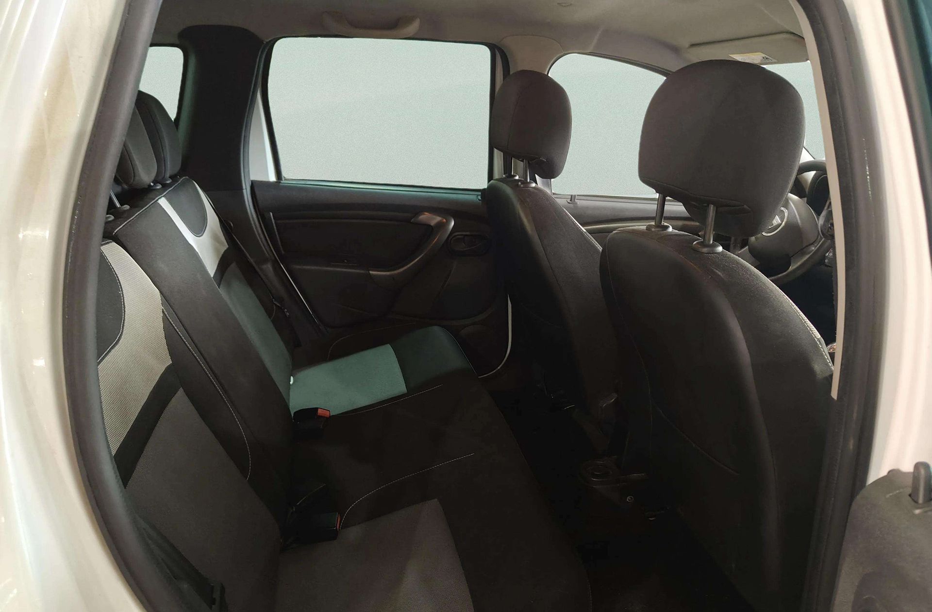 Dacia Duster Laureate dCi - foto 13