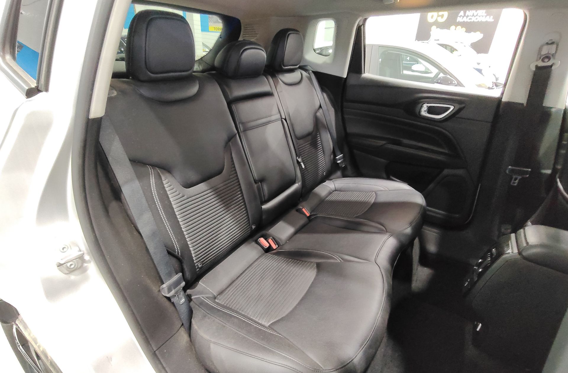 Jeep Compass 1.3 Gse Night Eagle FWD - foto 18