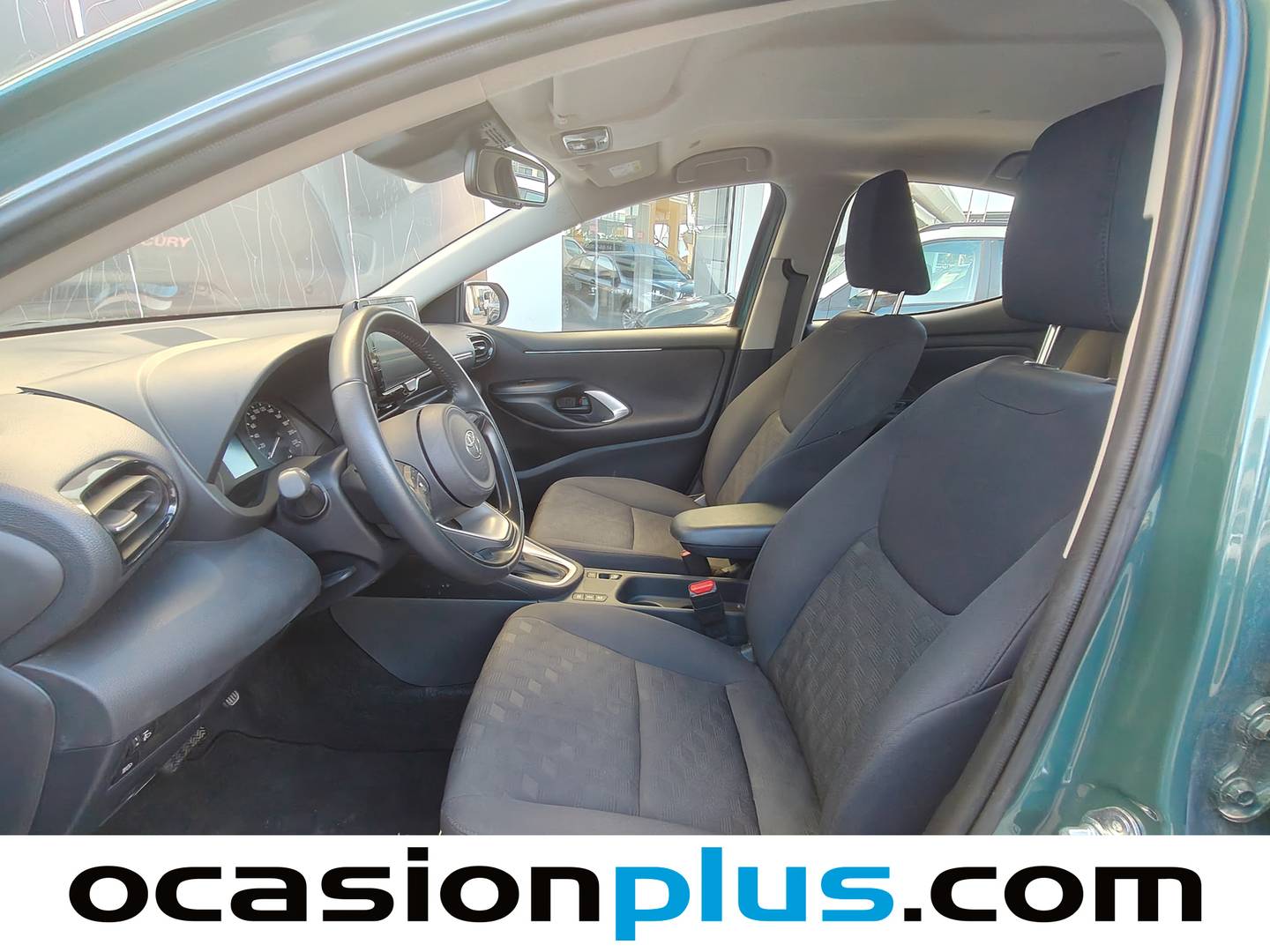 Foto asientos delanteros Toyota Yaris Toyota Yaris 120H Active Plus (116 CV)