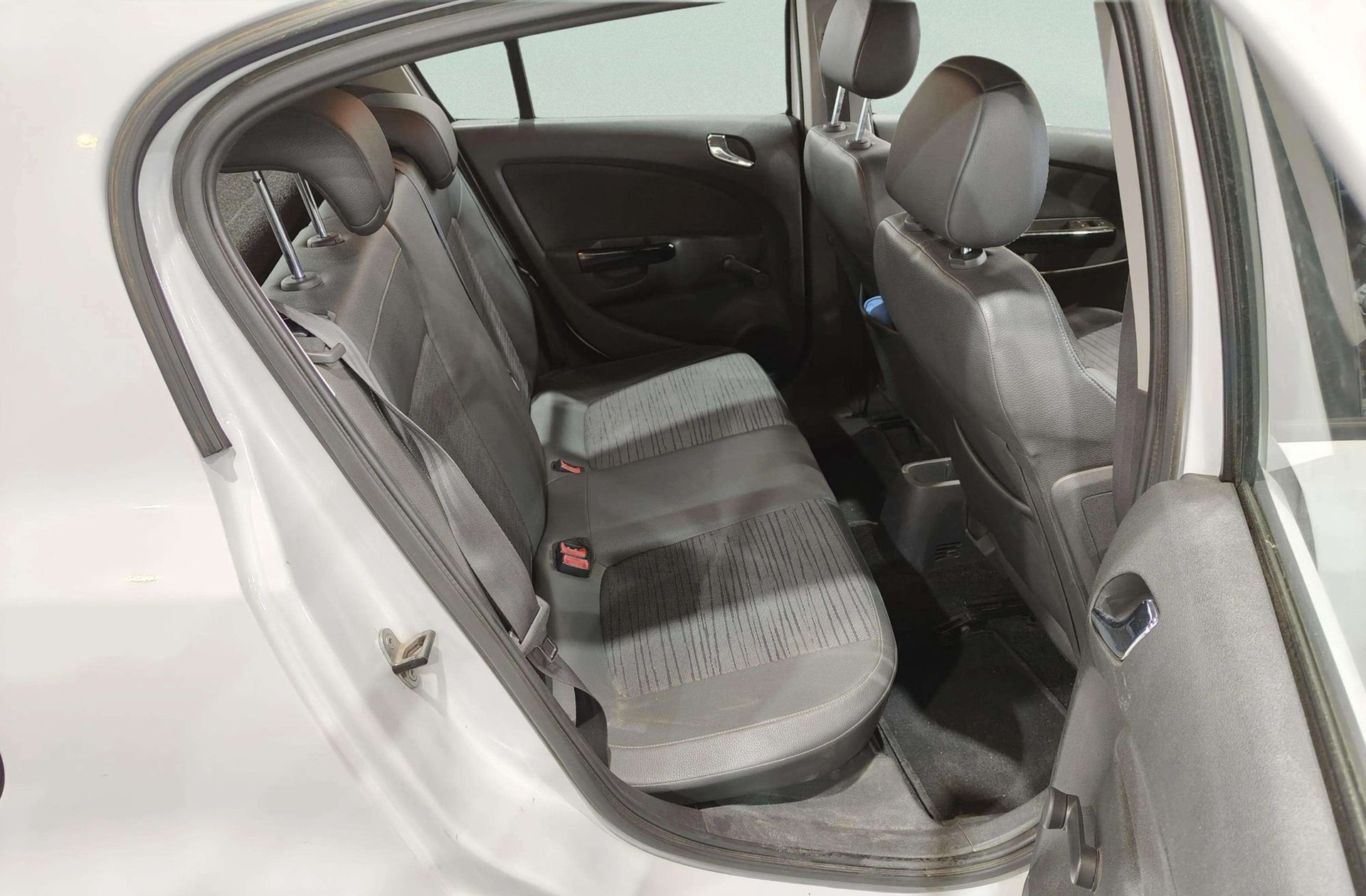 Opel Corsa 1.3 ecoFlex Selective - foto 13