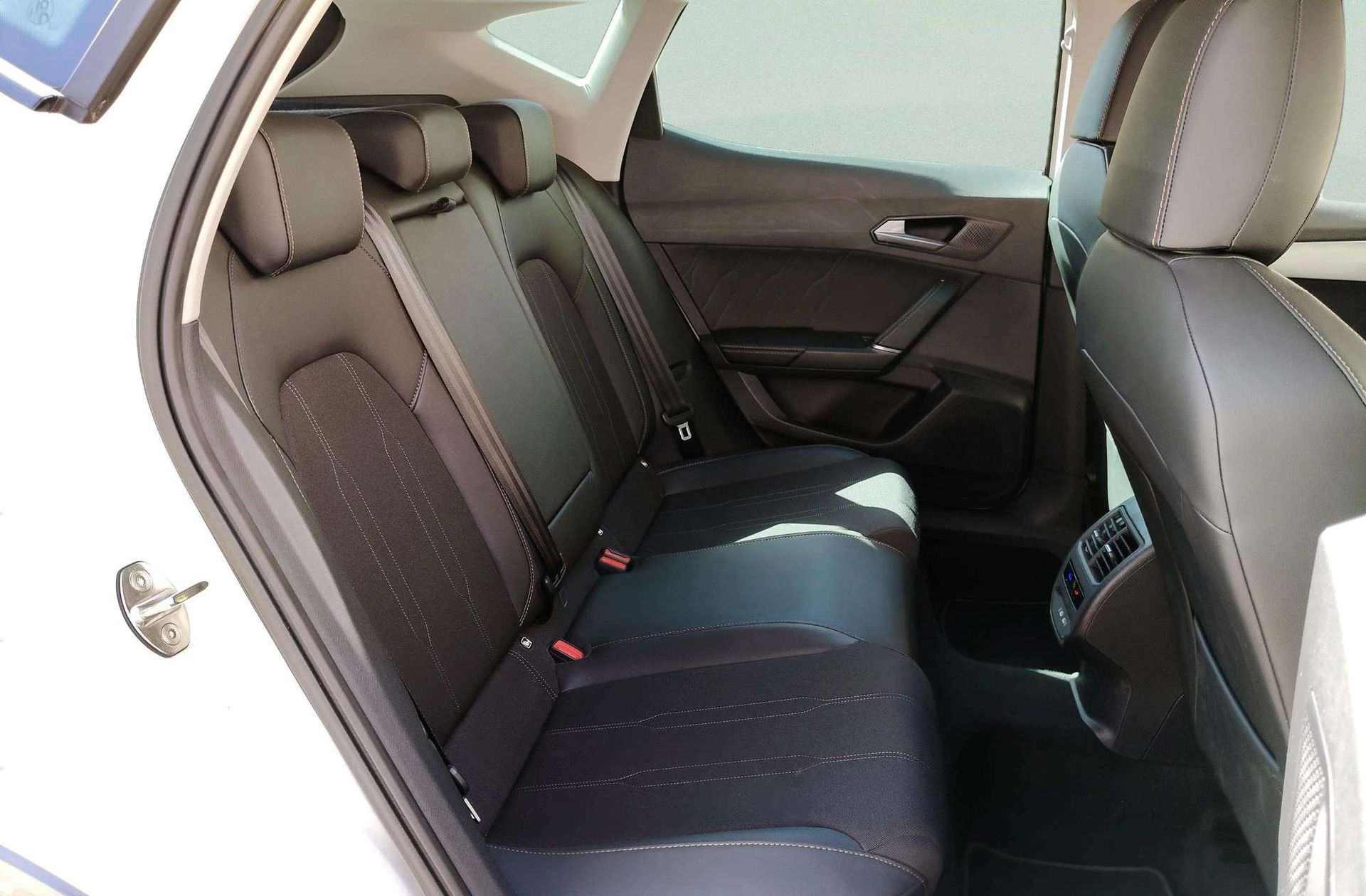 Cupra Formentor 1.4 e-Hybrid DSG - foto 17