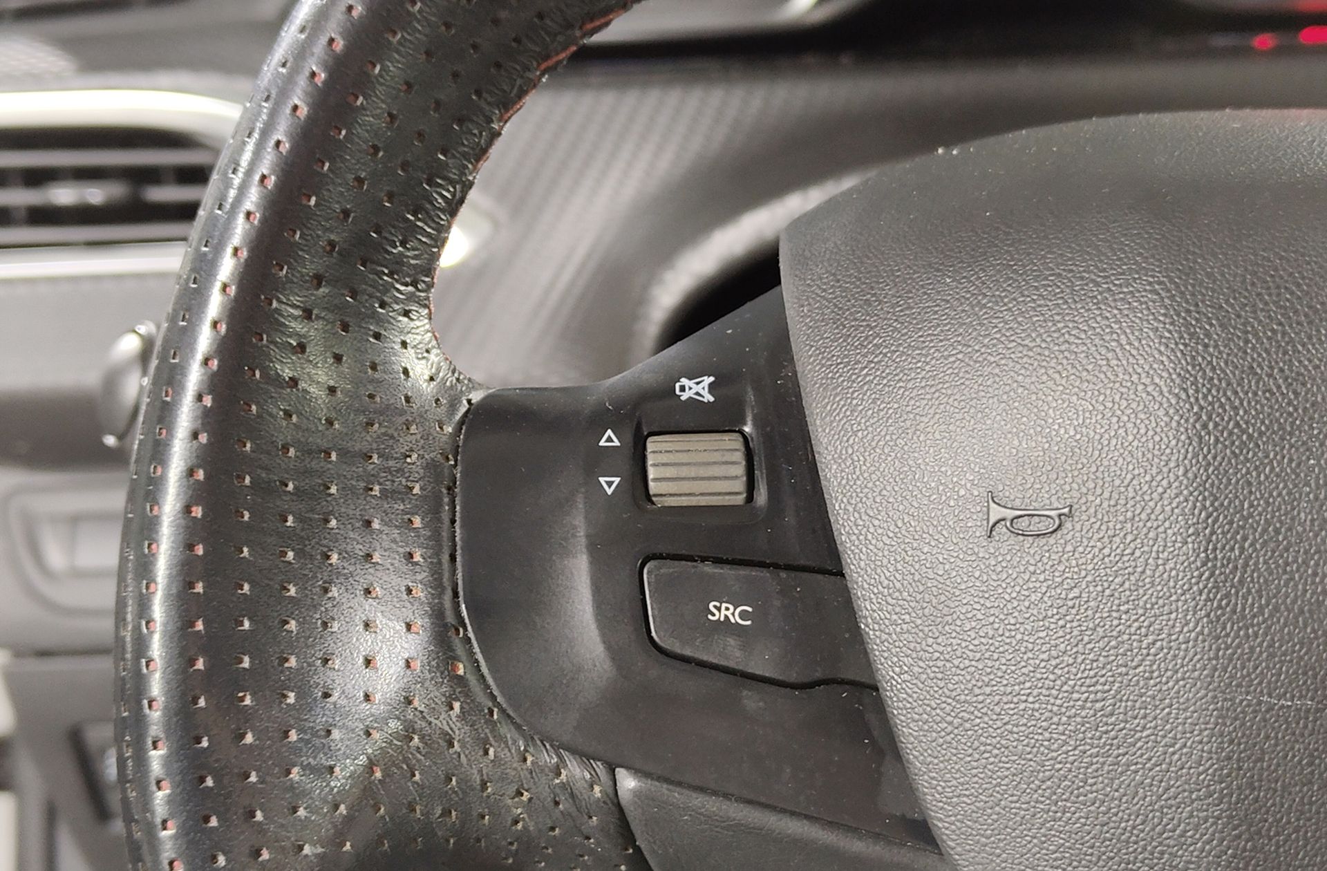 Peugeot 208 1.2 PureTech GT Line EAT6 - foto 26
