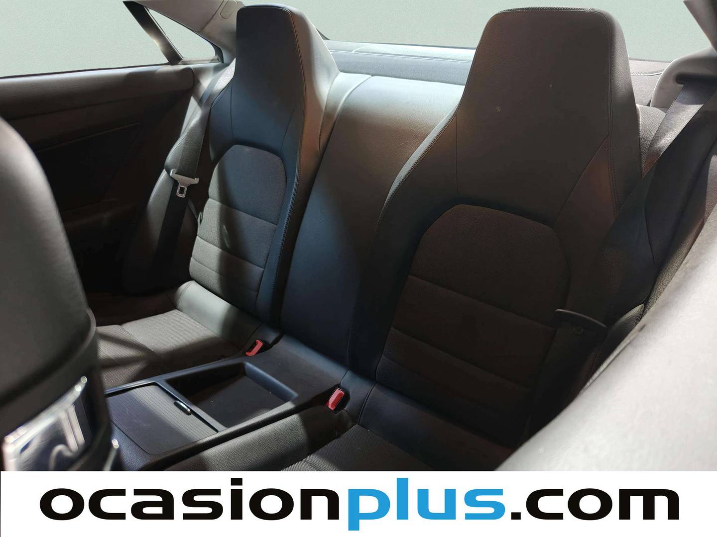 Foto asientos traseros Mercedes Clase E Mercedes Clase E 200 CGI Coupé Blue Efficiency Elegance (184 CV)