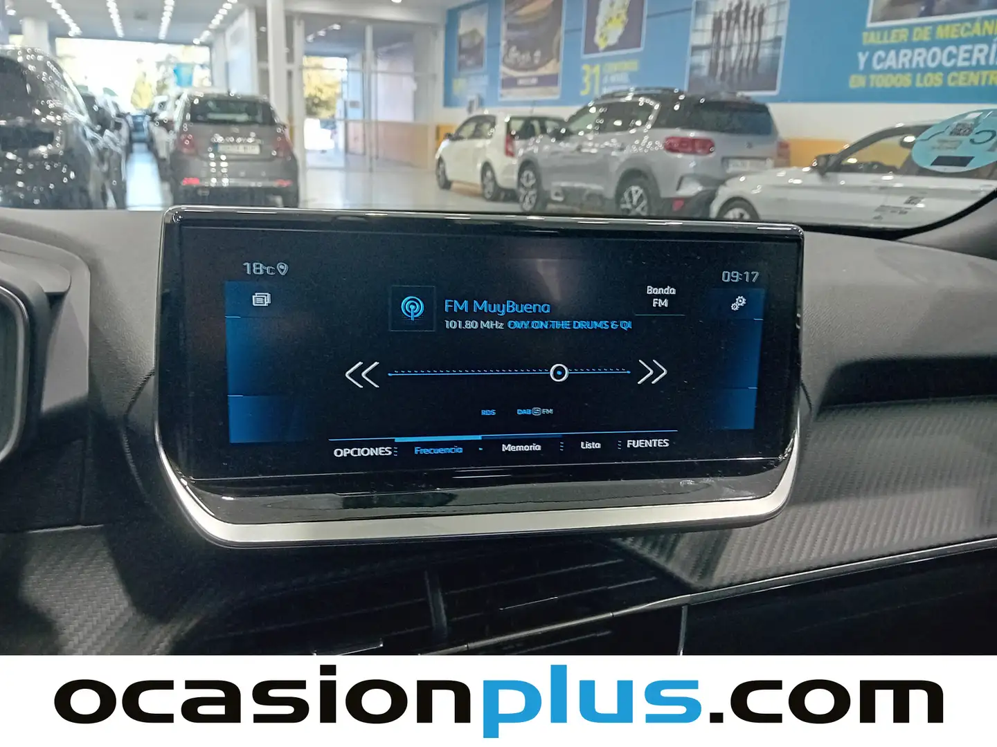 Foto Peugeot 2008 Peugeot 2008 PureTech 130 S&S Allure Pack EAT8 (130 CV)