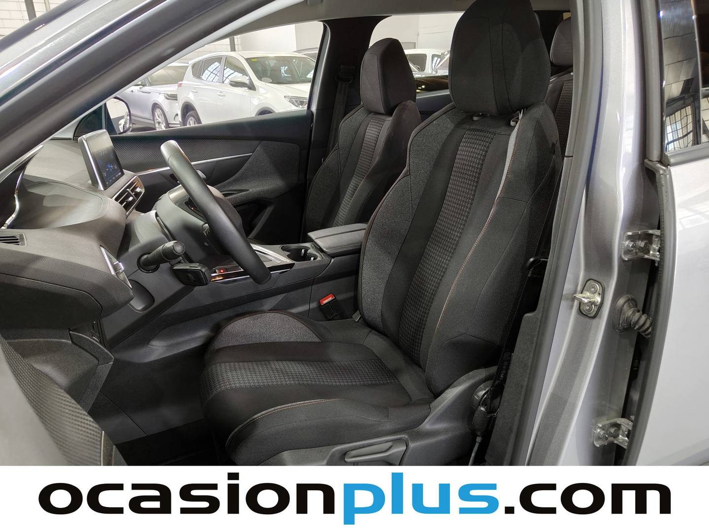 Foto asientos delanteros Peugeot 5008 Peugeot 5008 PureTech 130 S&S Active Pack (130 CV) 7 Plazas