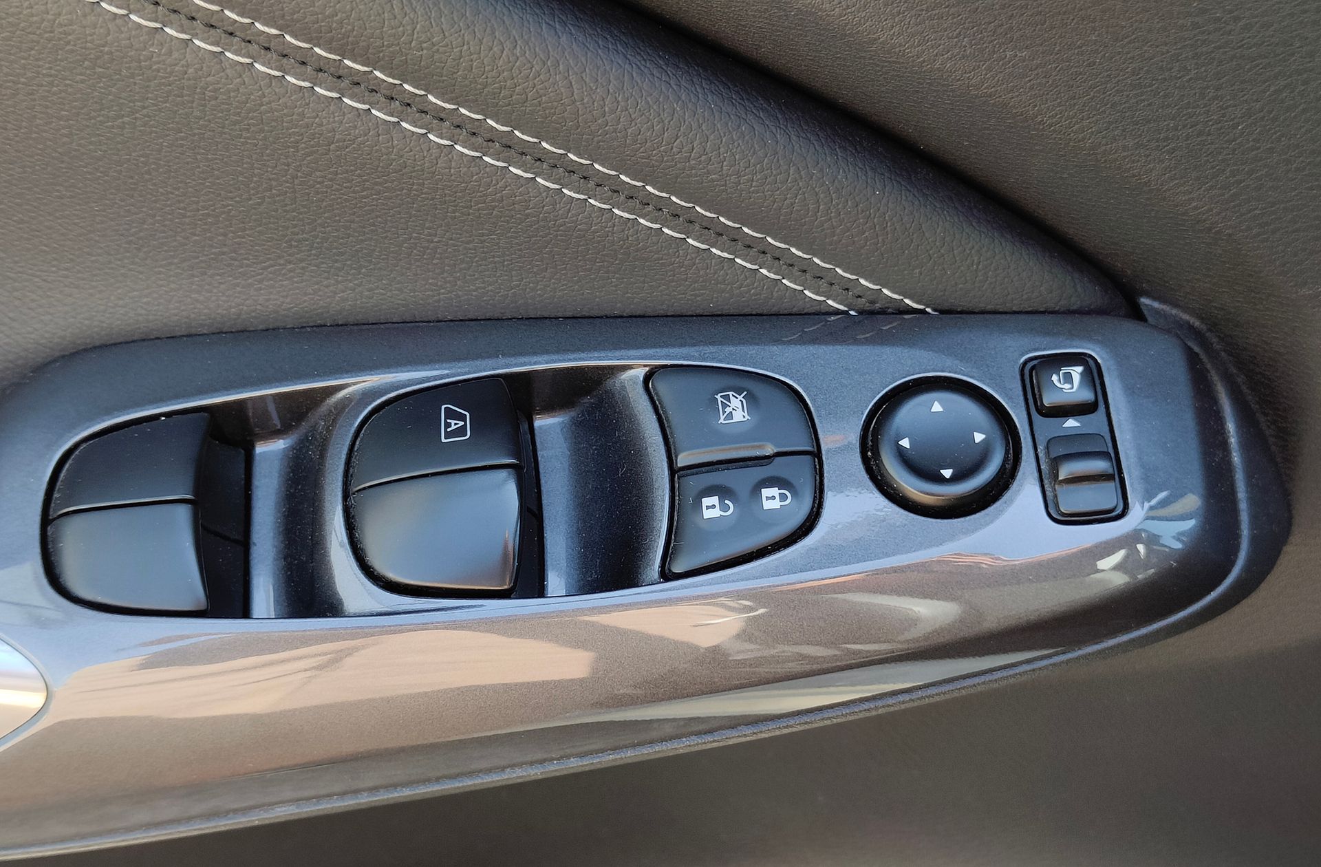 Nissan Juke 1.6 Hybrid N-Connecta - foto 18