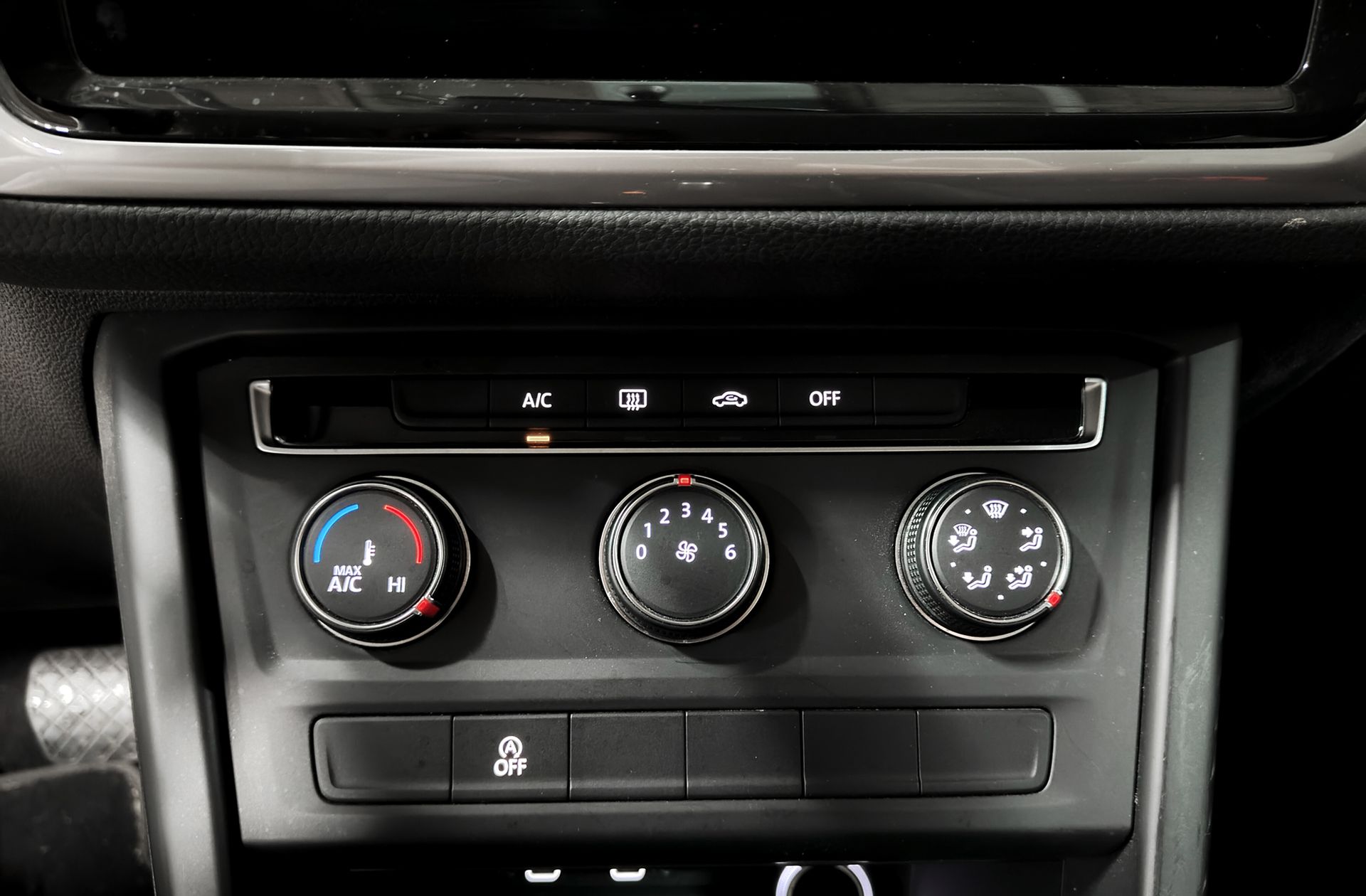 Volkswagen Touran Business Navi 1.5 TSI DSG - foto 31