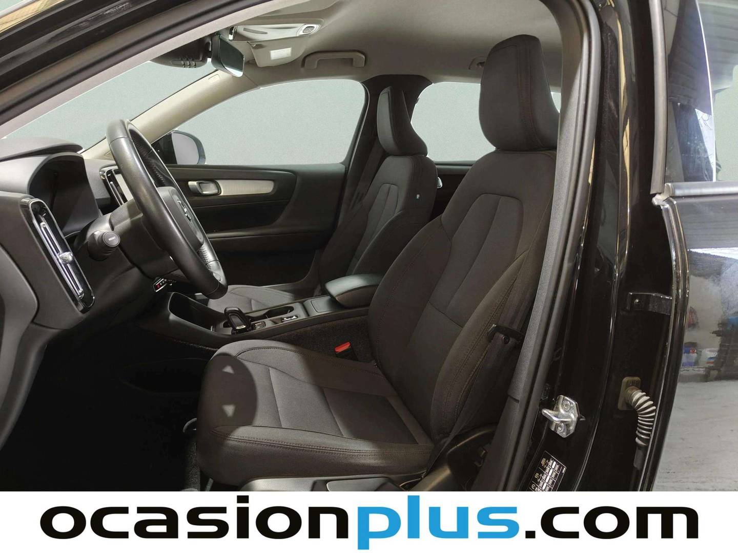 Foto asientos delanteros Volvo XC40 Volvo XC40 B4 G Momentum Pro AWD Auto (197 CV)