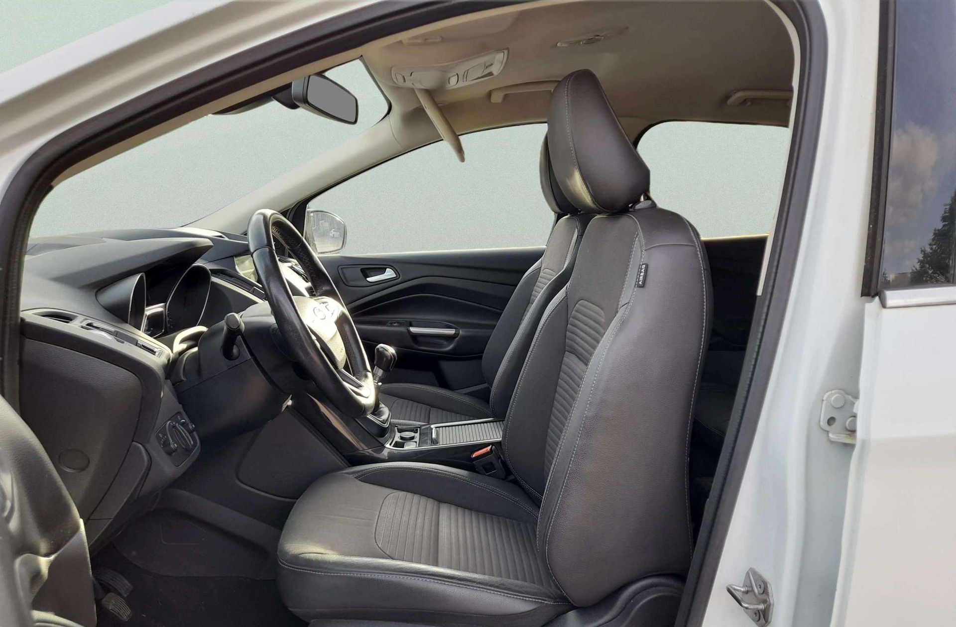 Ford Kuga 2.0 TDCi Titanium 4x4 - foto 10