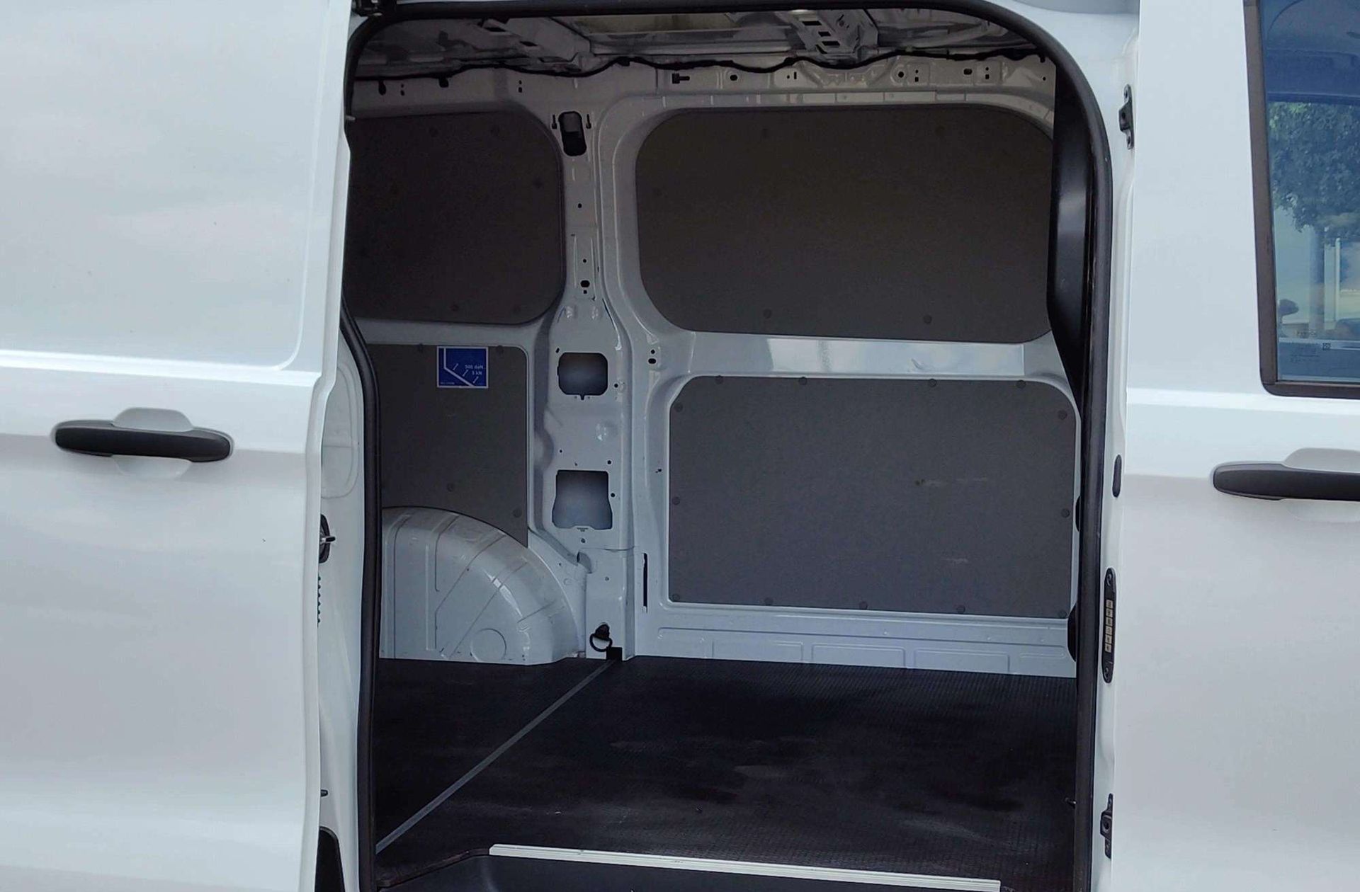 Volkswagen Transporter Furgon Batalla Corta TN 2.0 TDI - foto 19