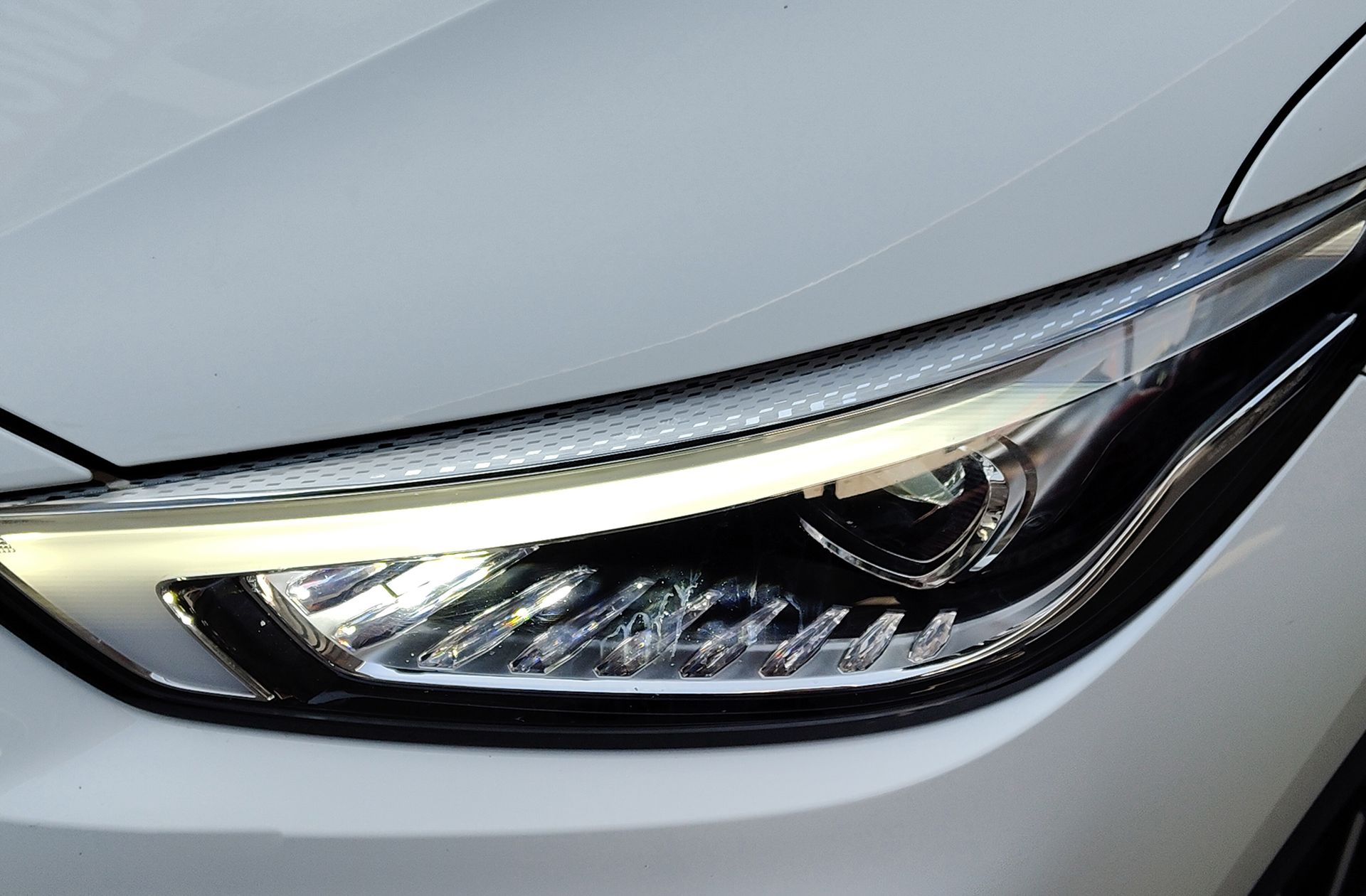 MG ZS 1.0T Luxury - foto 16