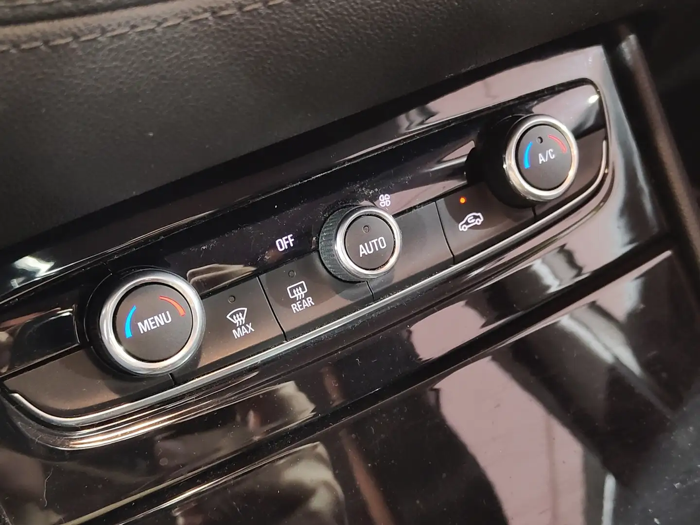 Foto Opel Grandland X Opel Grandland X 1.2 Turbo S&S ecoTEC Excellence (130 CV)