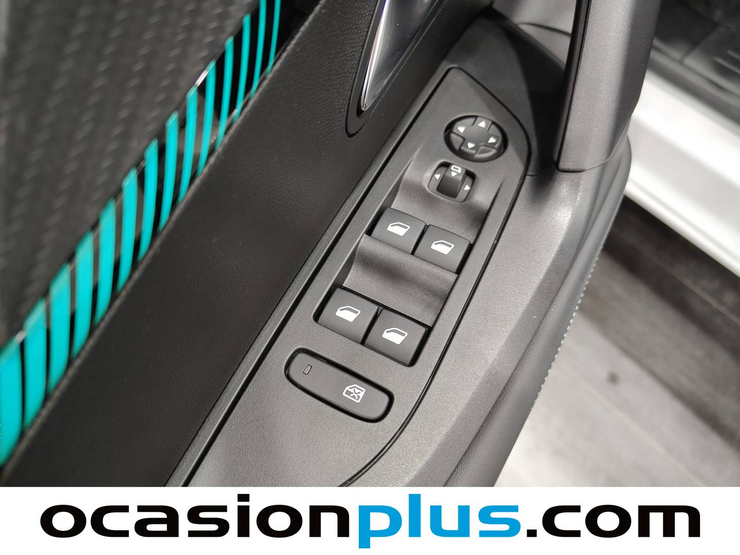 Foto Peugeot 2008 Peugeot 2008 PureTech 130 S&S Allure Pack EAT8 (130 CV)