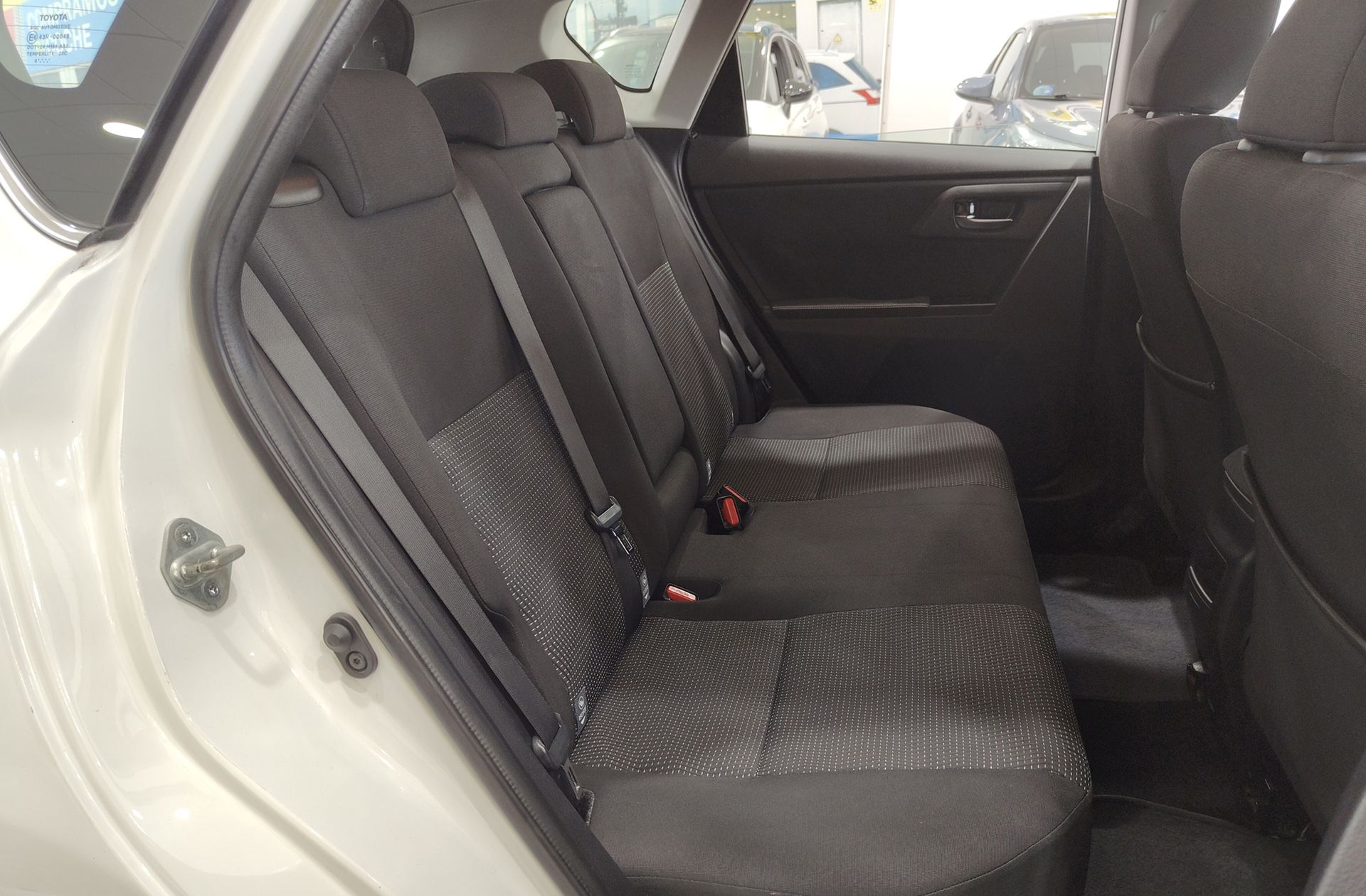Toyota Auris 130 Active - foto 12