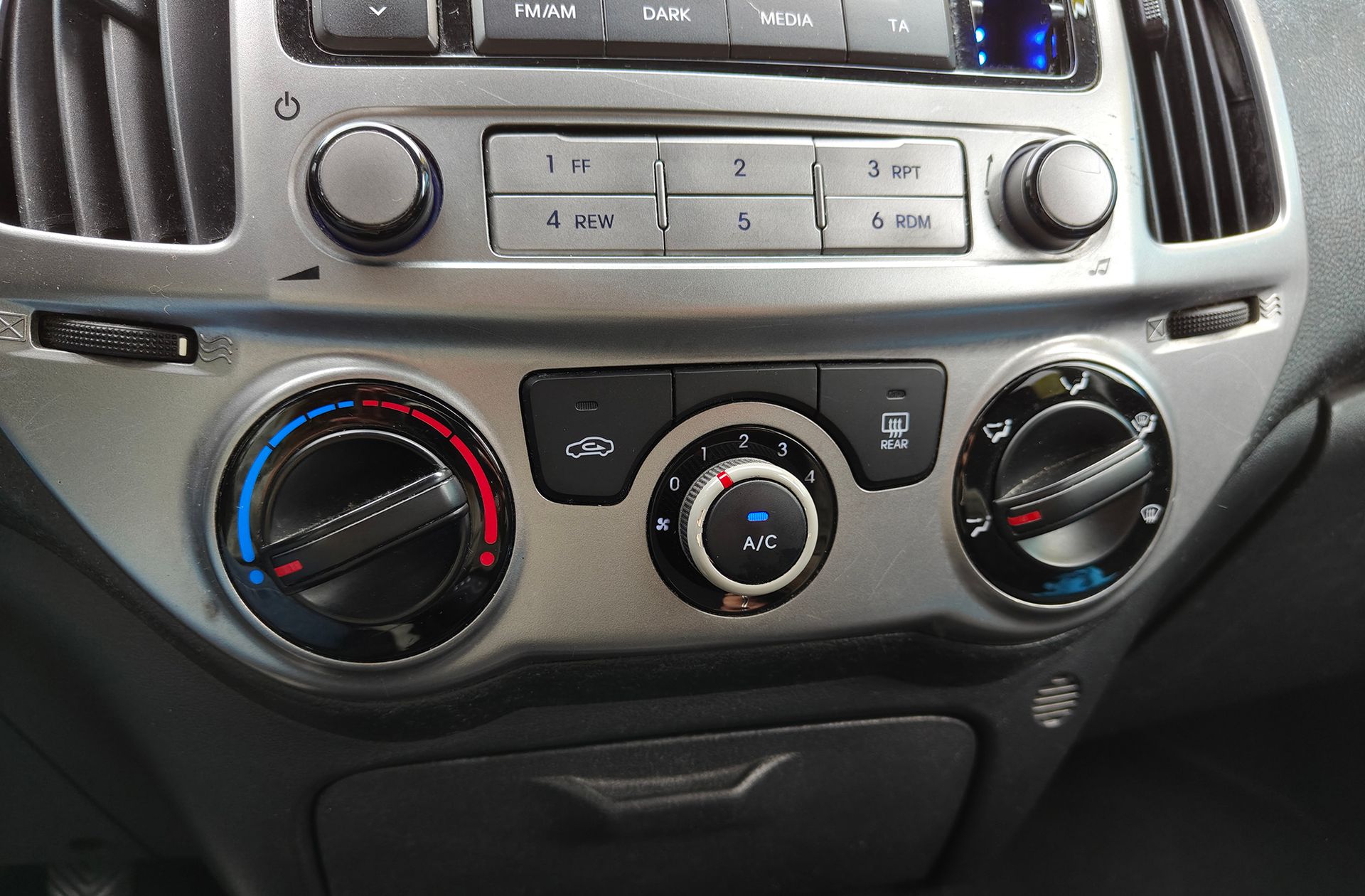 Hyundai i20 1.2 MPI Go! - foto 28