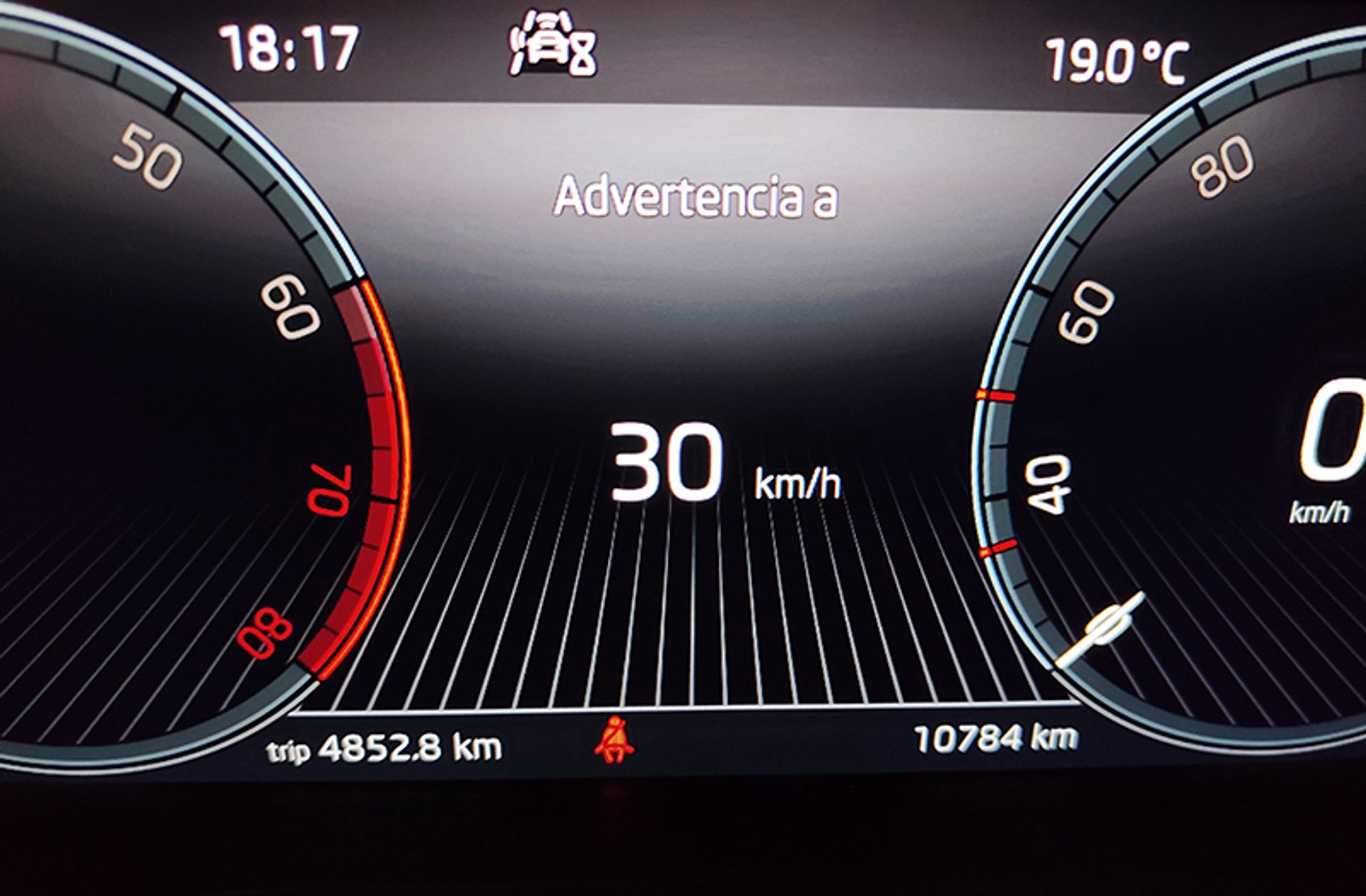 Škoda Karoq 1.0 TSI Ambition - foto 9