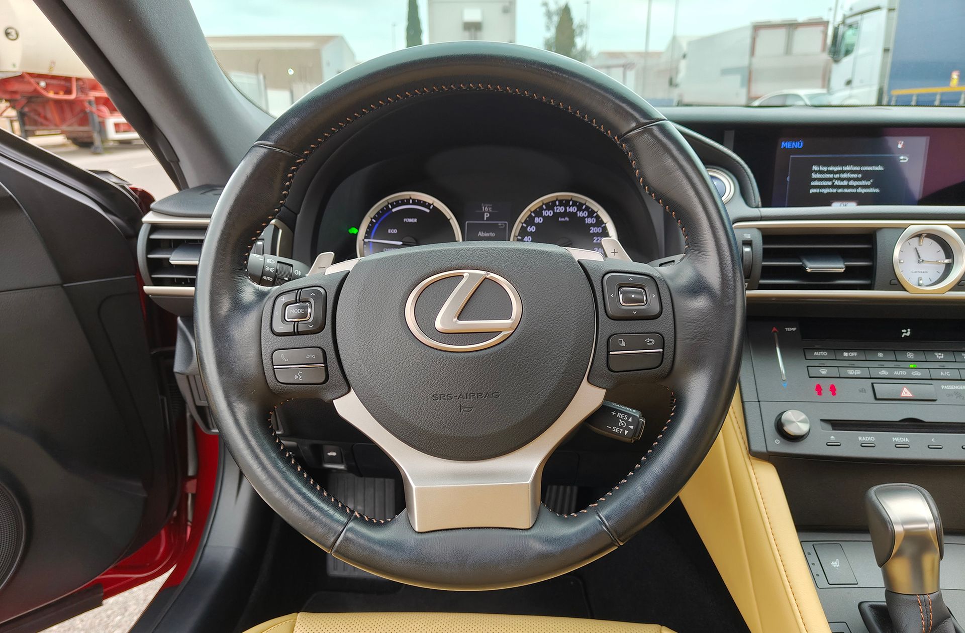 Lexus RC 300h Executive - foto 23