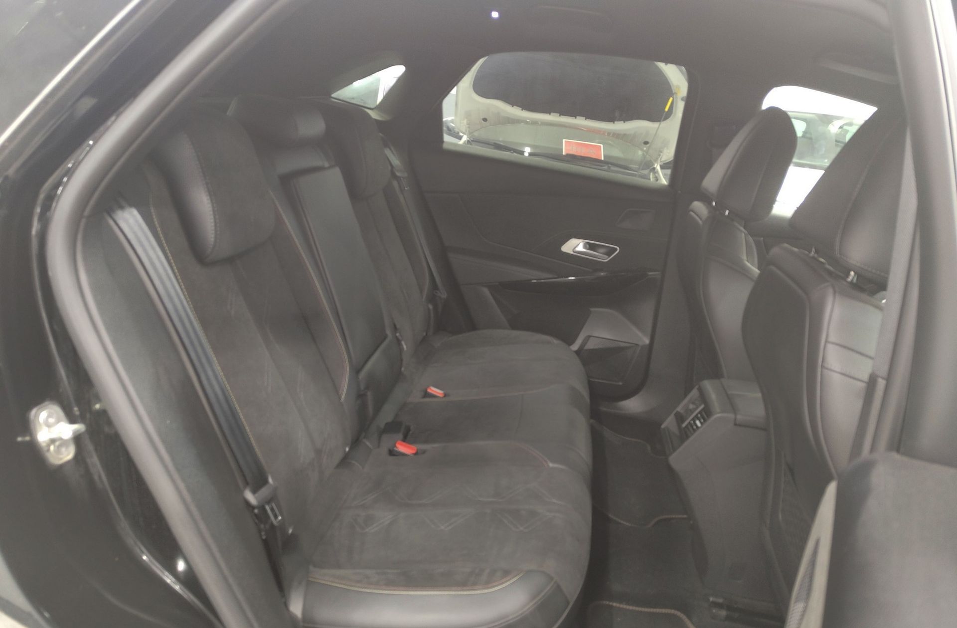 DS DS 7 Crossback E-Tense 300 Performance Line 4WD - foto 24