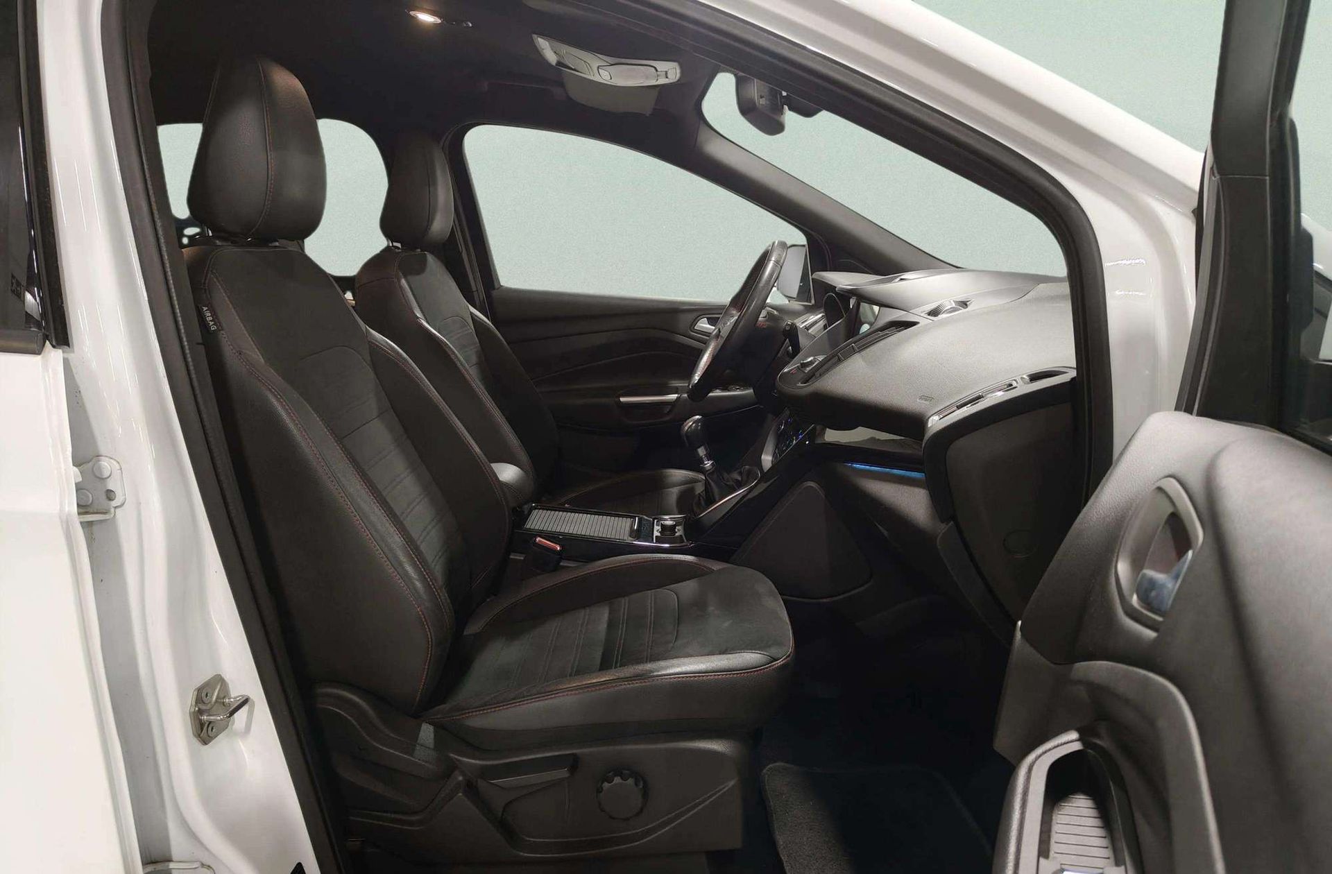 Ford Kuga 1.5 EcoBoost ST-Line 4x2 - foto 18