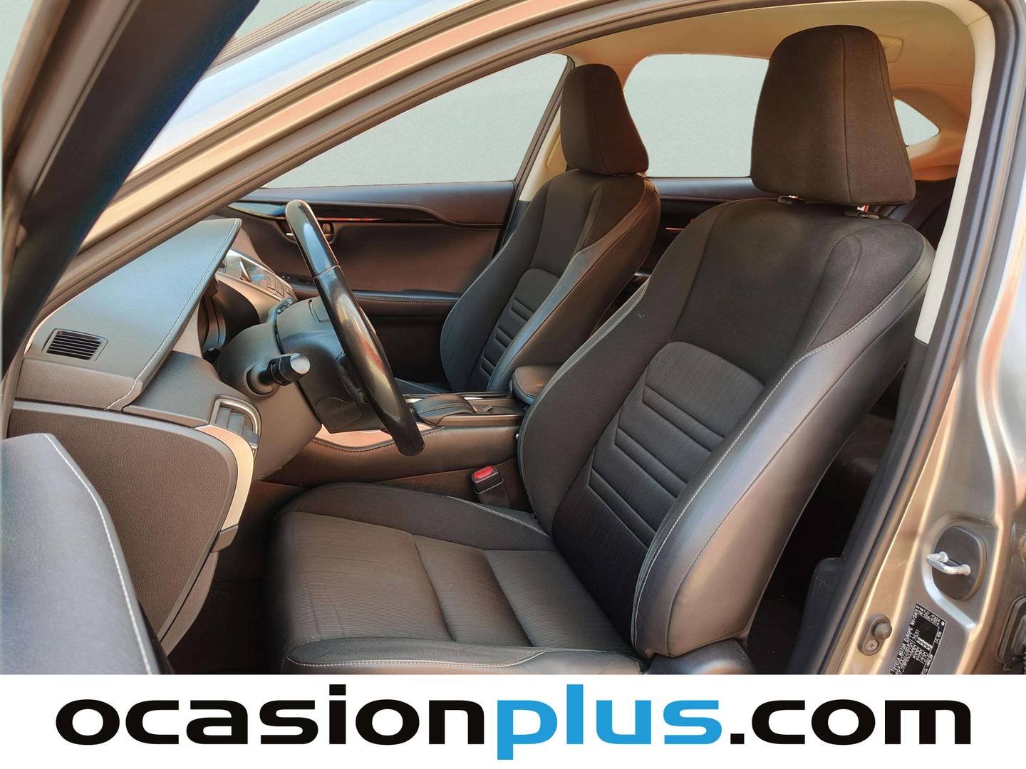 Foto asientos delanteros Lexus NX Lexus NX 300h Business 2WD (197 CV)