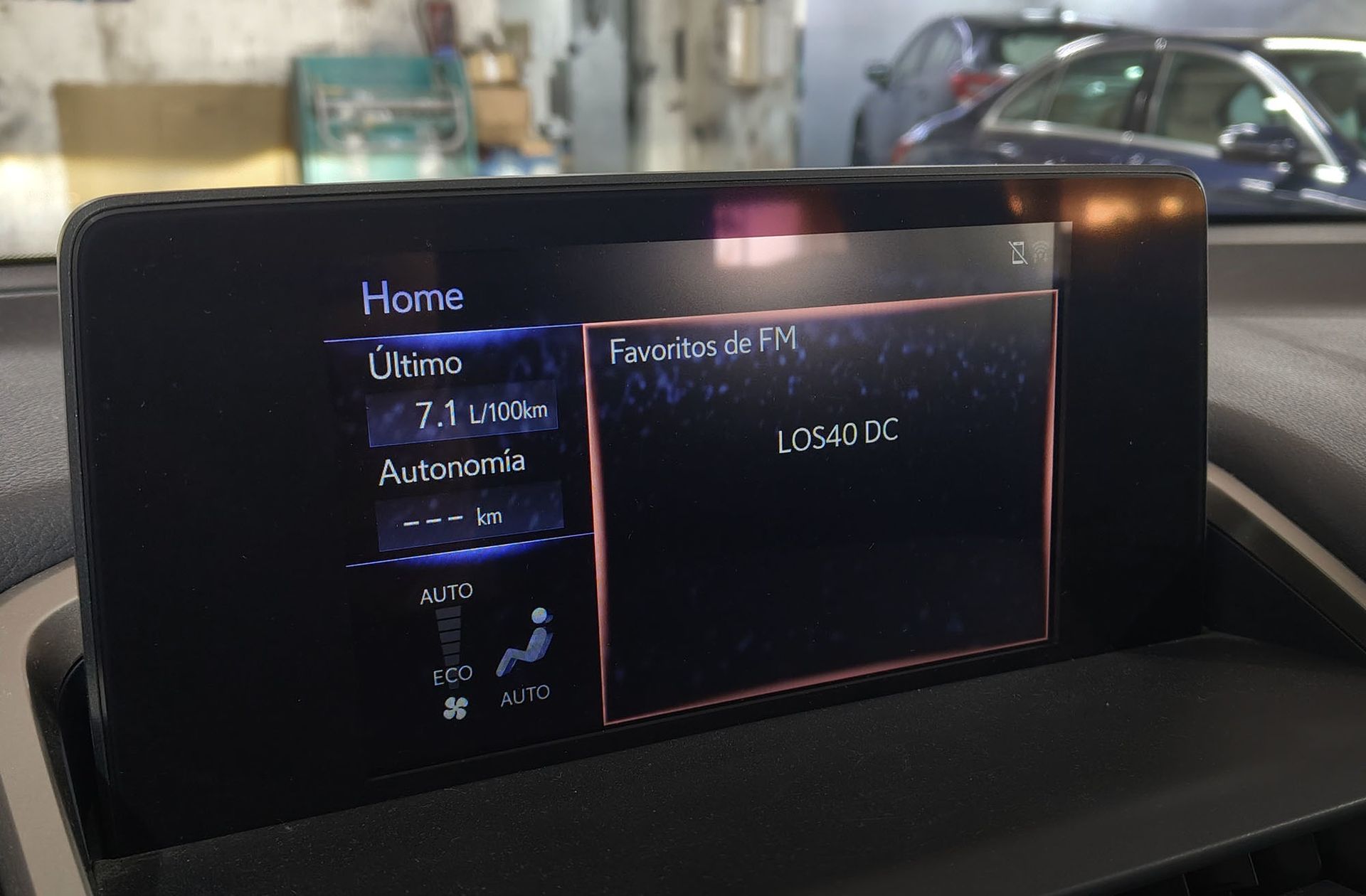 Lexus NX 300h Premium 2WD - foto 39