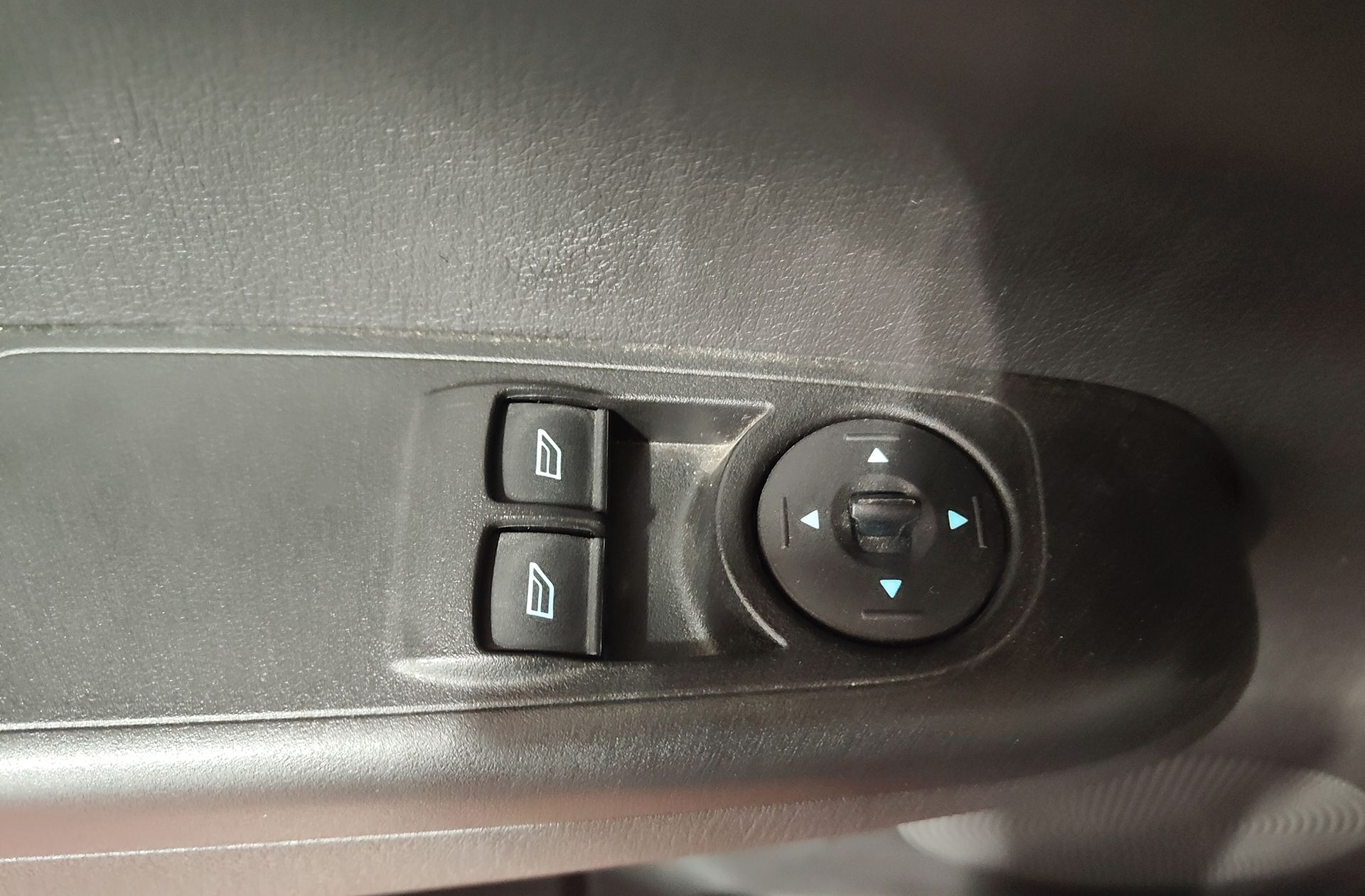 Ford Tourneo Courier 1.0 EcoBoost Trend - foto 29