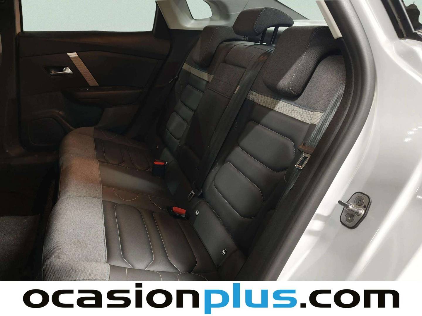 Foto asientos traseros Citroën ë-C4 X Citroën ë-C4 X 54KWh eléctrico Max (156 CV)