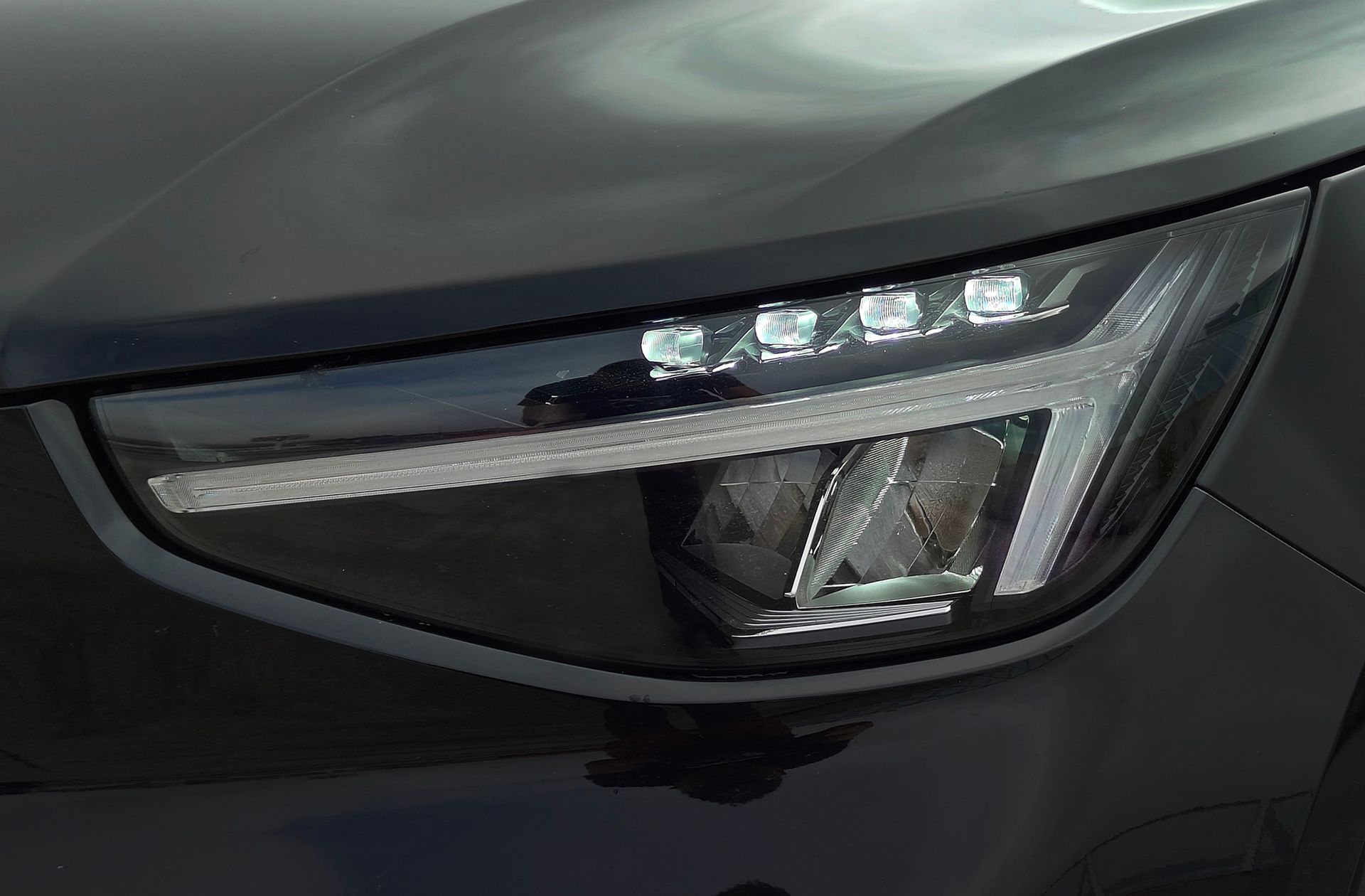 Volvo XC40 B3 Gasolina Mild hybrid Plus Dark - foto 13
