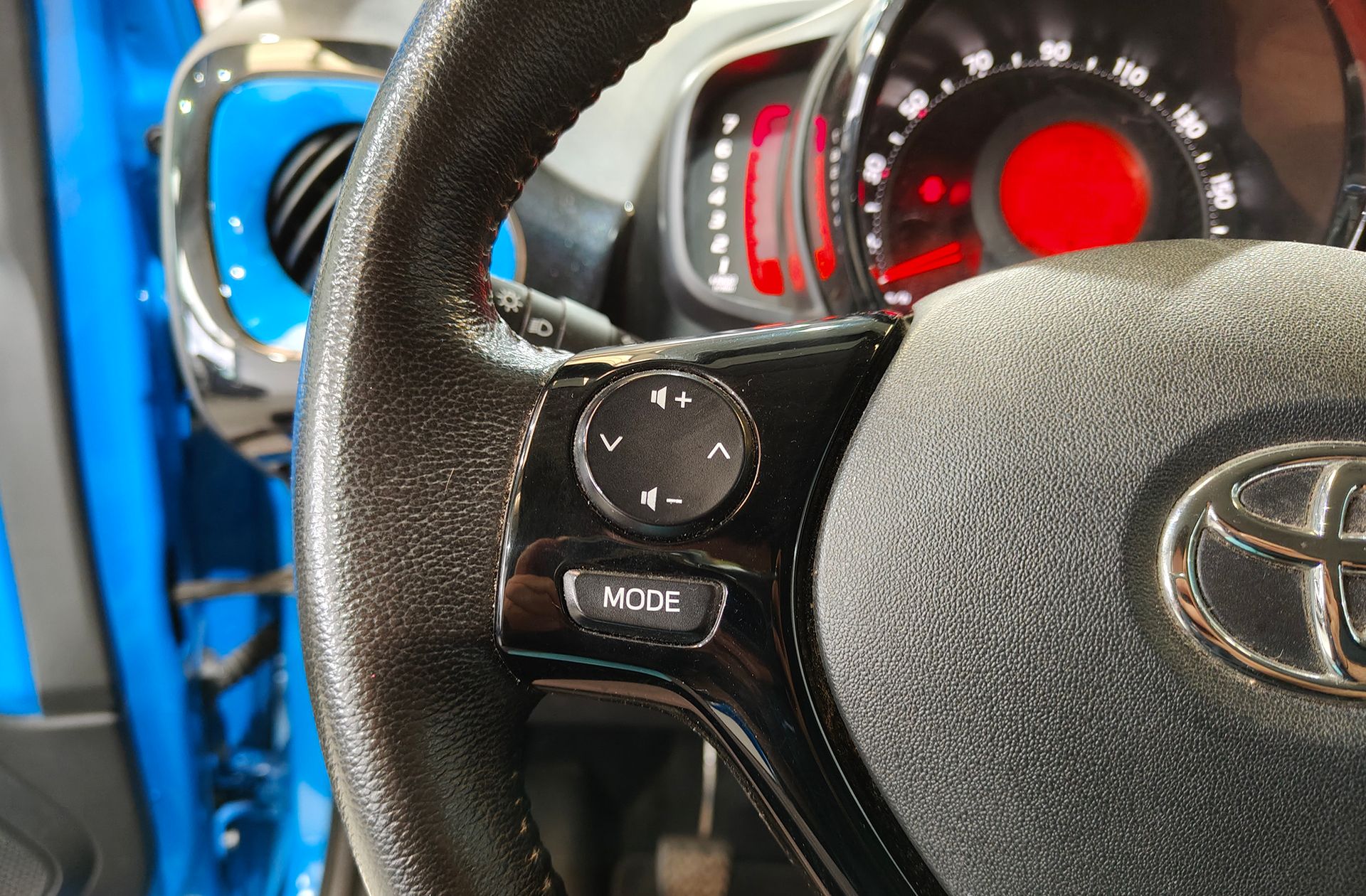Toyota Aygo 1.0 70 x-play - foto 28