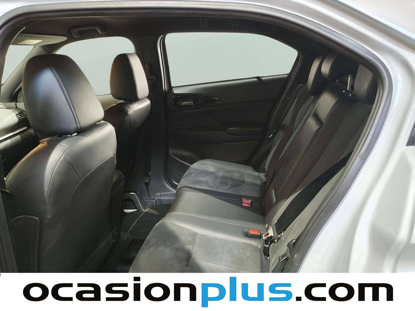 Foto asientos traseros Mitsubishi Eclipse Cross Mitsubishi Eclipse Cross 2.4 PHEV Kaiteki 4WD Auto (188 CV)
