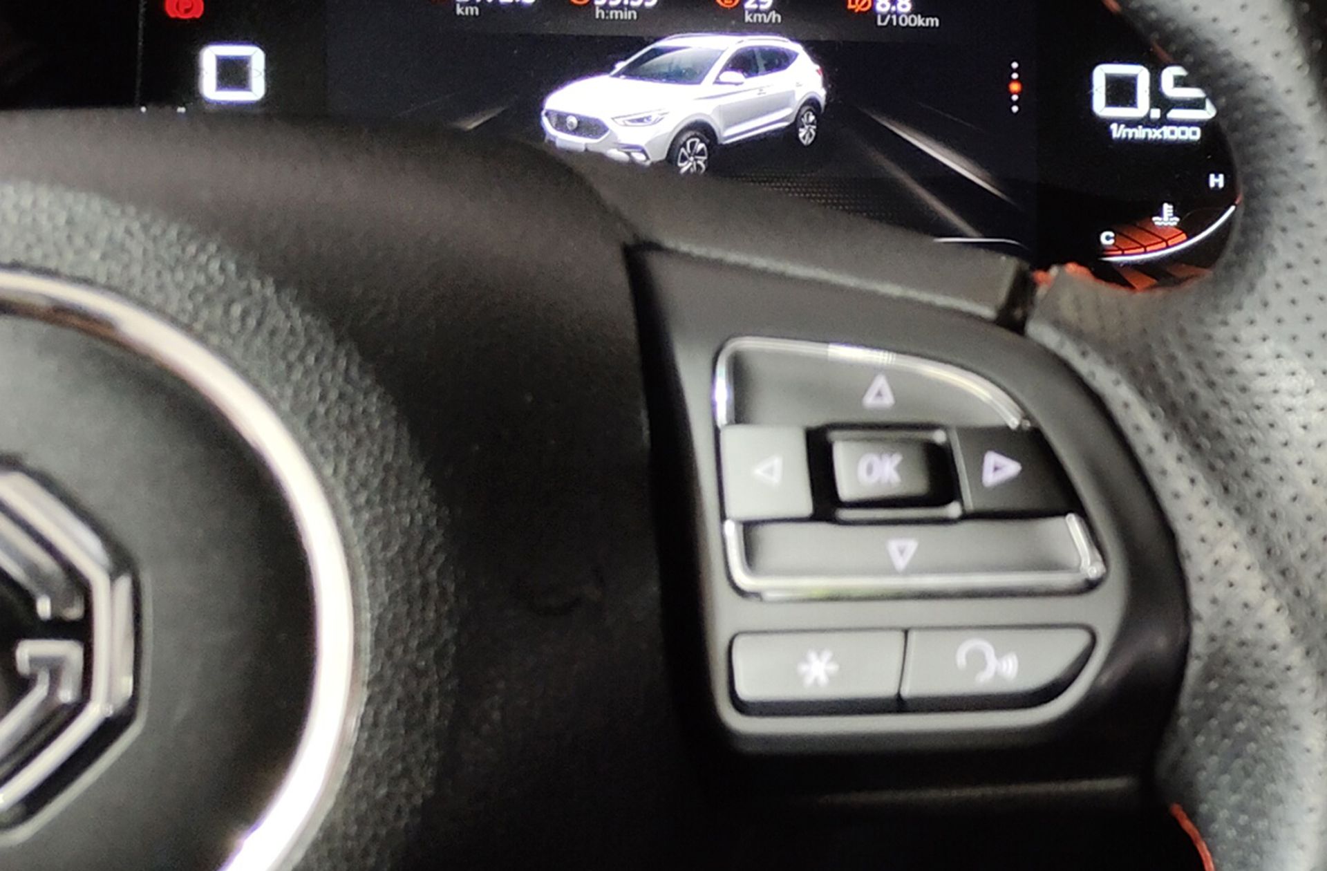 MG ZS 1.0T Luxury - foto 26