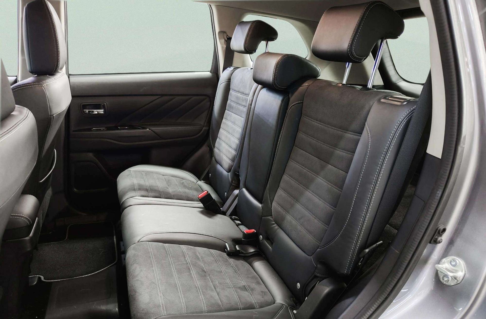 Mitsubishi Outlander 2.0 PHEV Kaiteki 4WD - foto 14