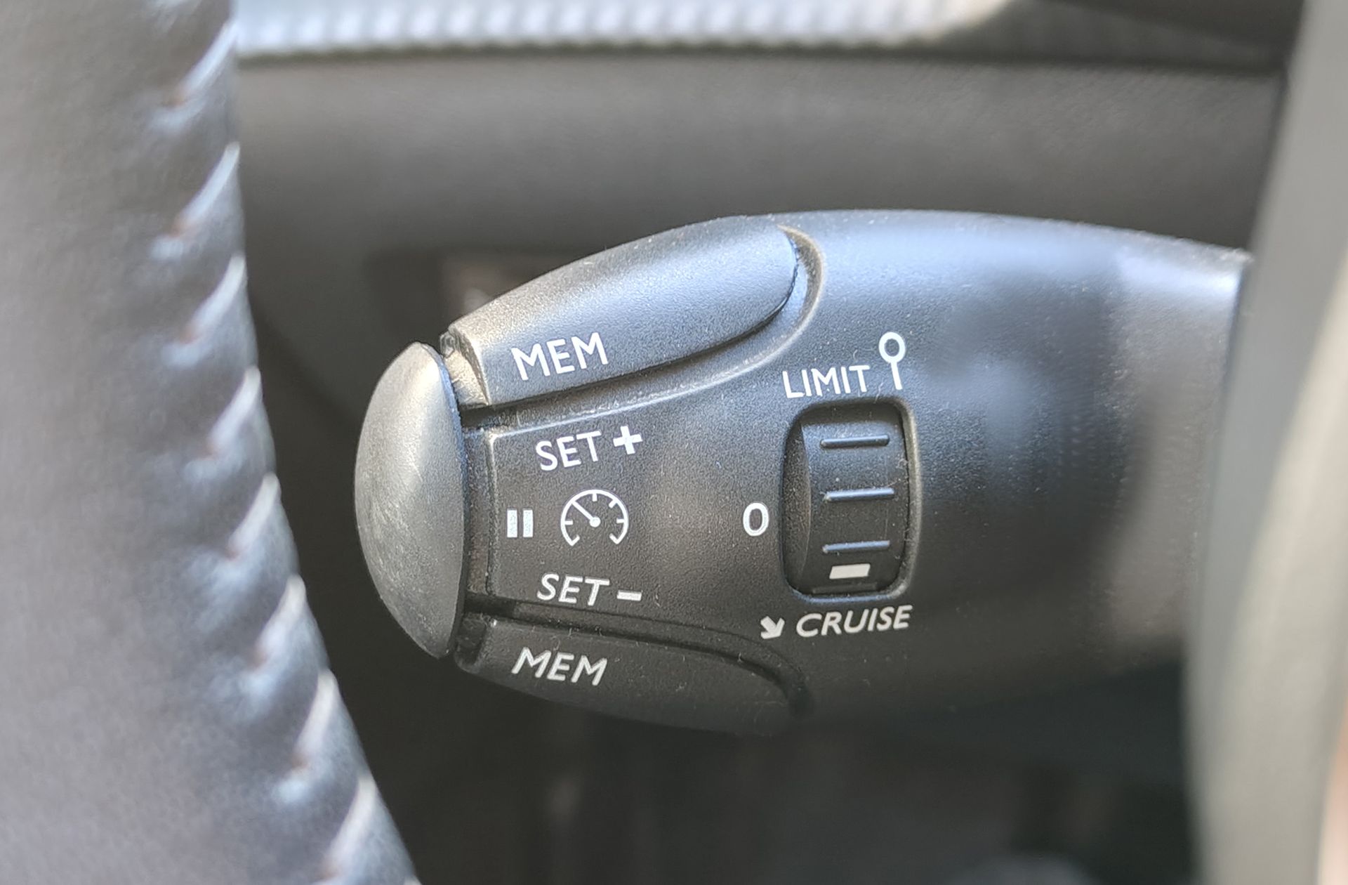 Peugeot 208 PureTech 100 Allure - foto 25